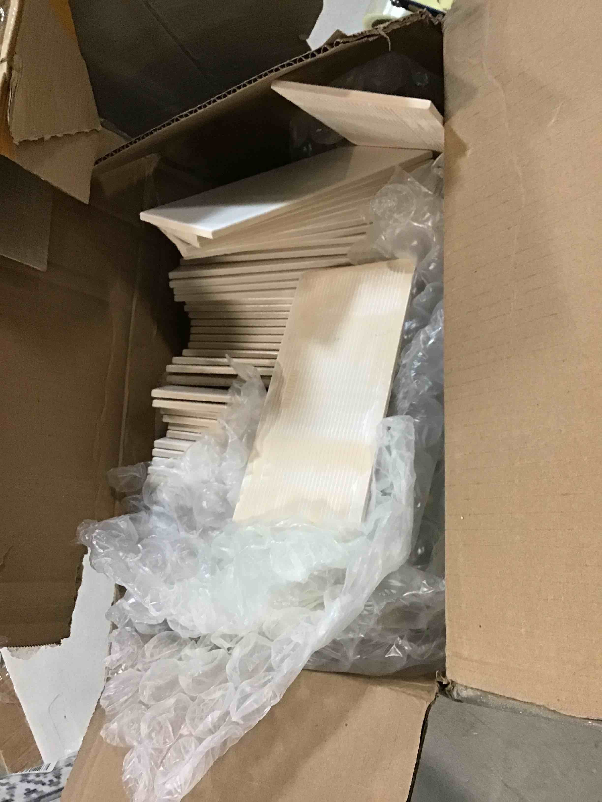 https://s3.amazonaws.com/lotting-images-prod/bidfta/BLU5940993_1707586710971.jpeg