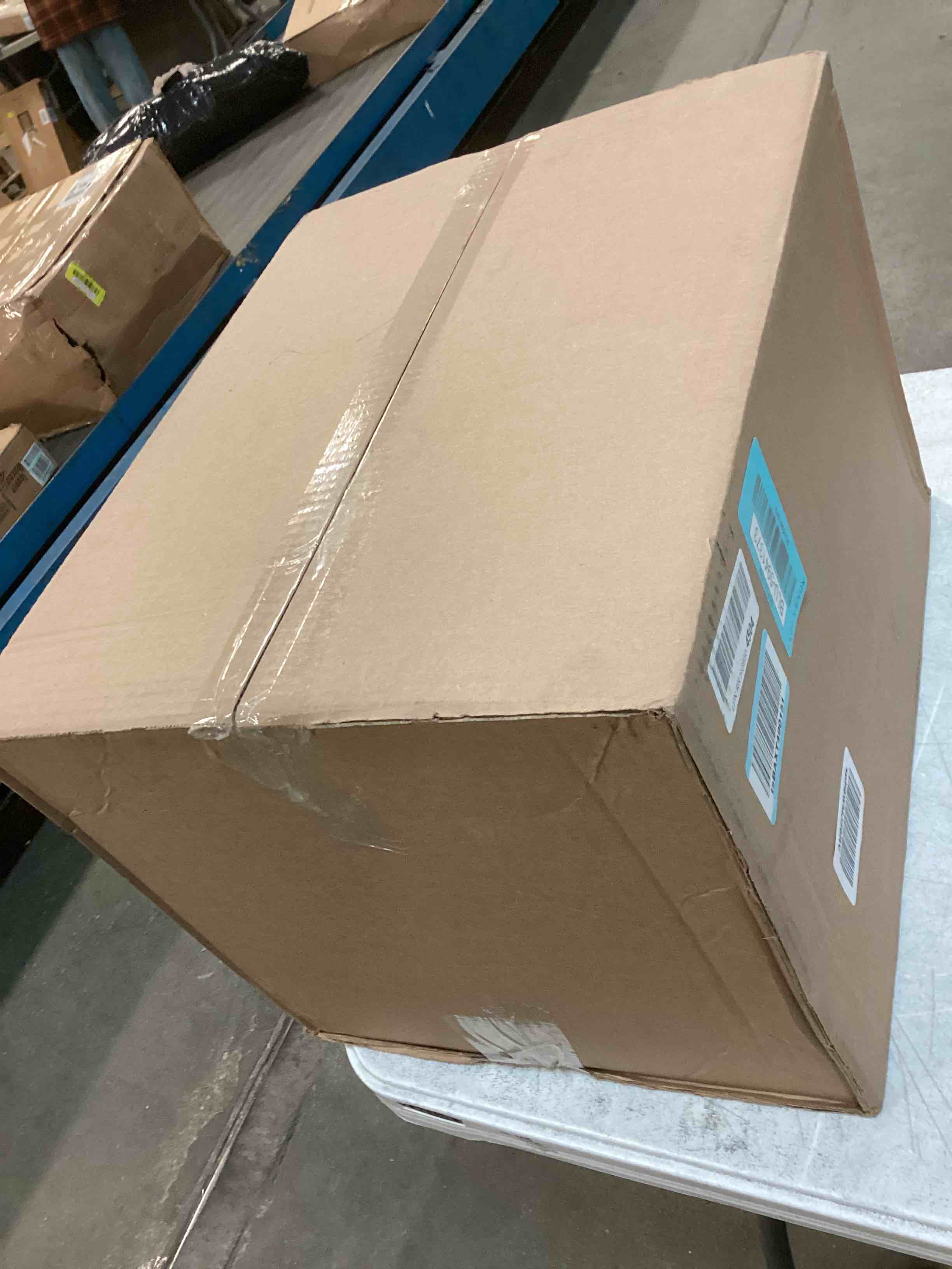 https://s3.amazonaws.com/lotting-images-prod/bidfta/BLU5941373_1708432707737.jpeg