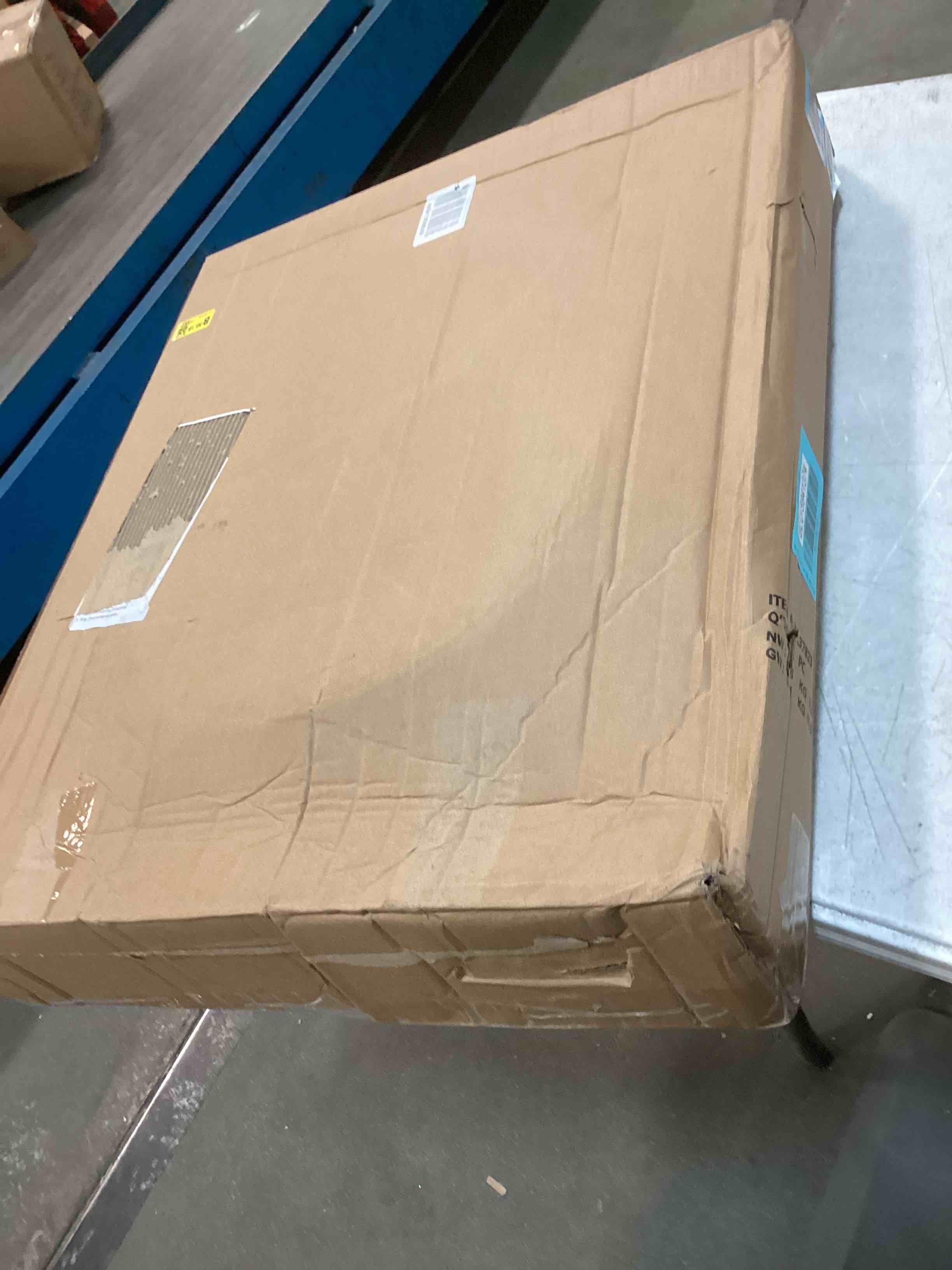 https://s3.amazonaws.com/lotting-images-prod/bidfta/BLU5941374_1708432610569.jpeg