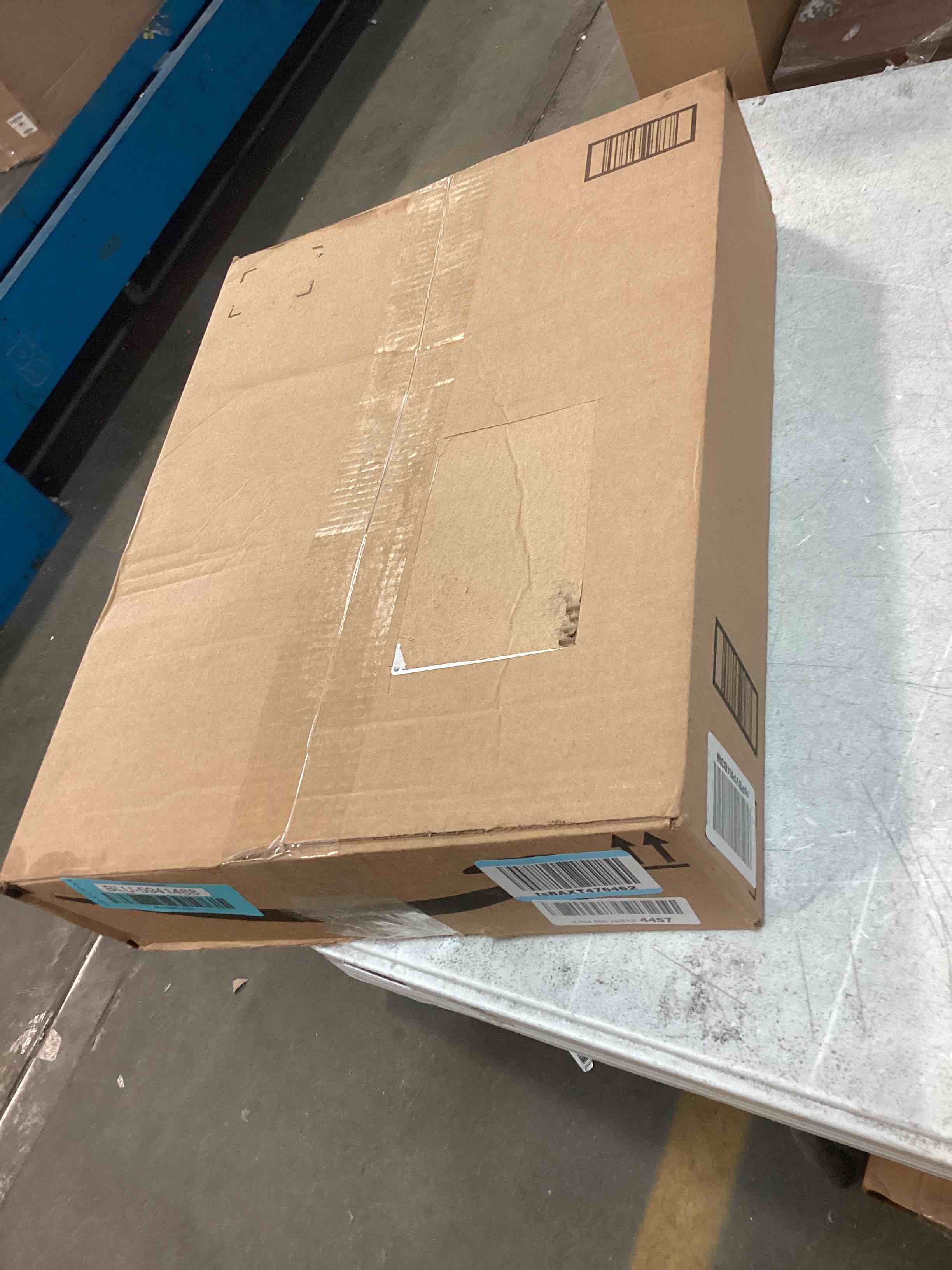 https://s3.amazonaws.com/lotting-images-prod/bidfta/BLU5941488_1708455125004.jpeg