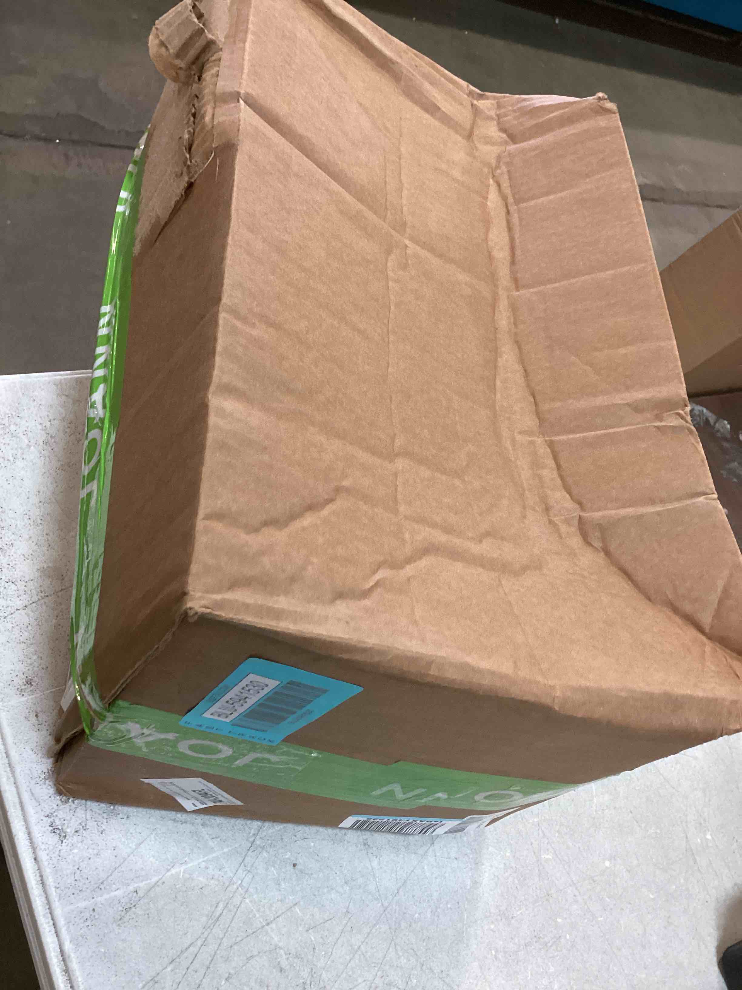 https://s3.amazonaws.com/lotting-images-prod/bidfta/BLU5941530_1708453366039.jpeg