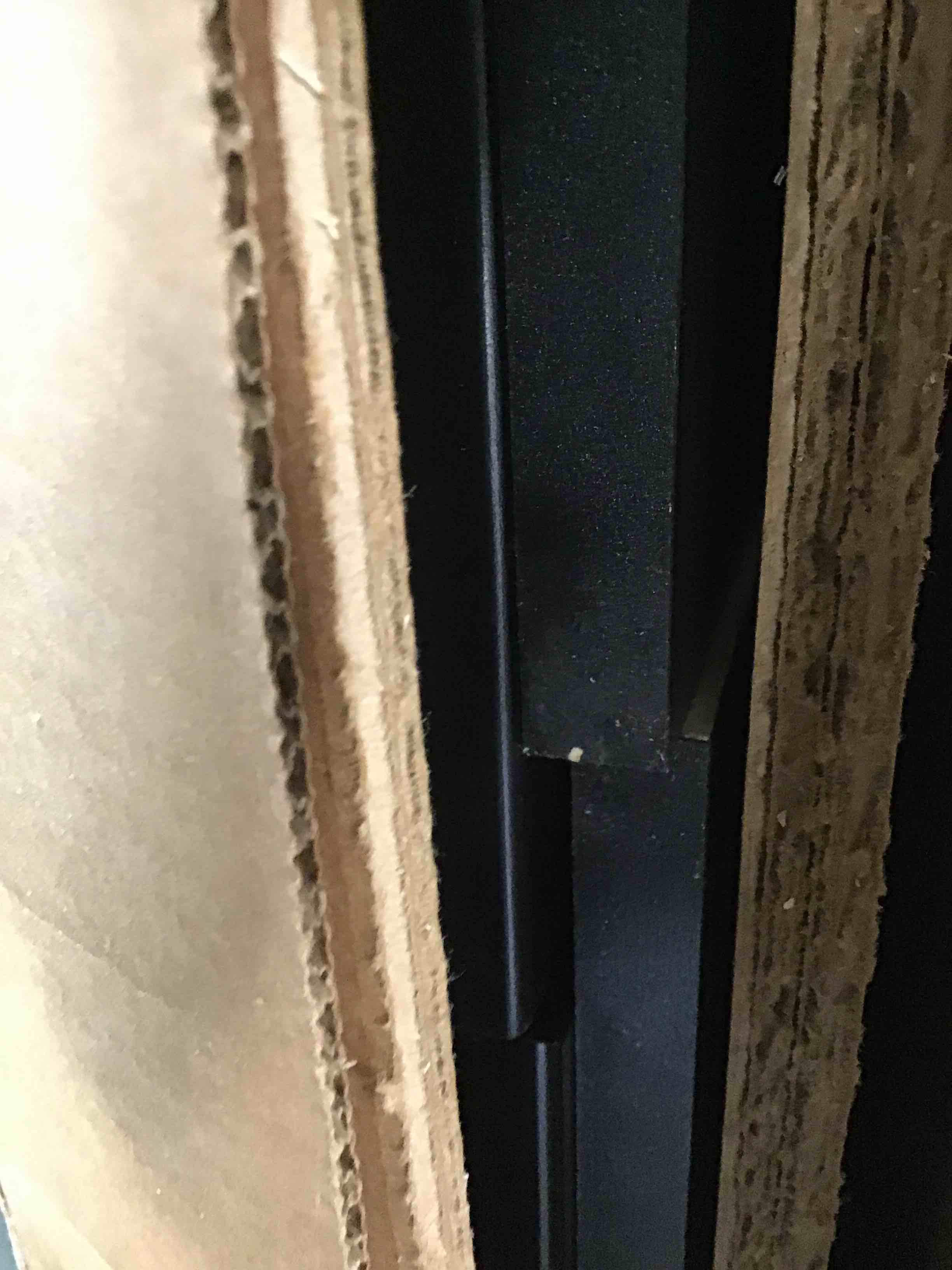 https://s3.amazonaws.com/lotting-images-prod/bidfta/BLU5941578_1708524070192.jpeg