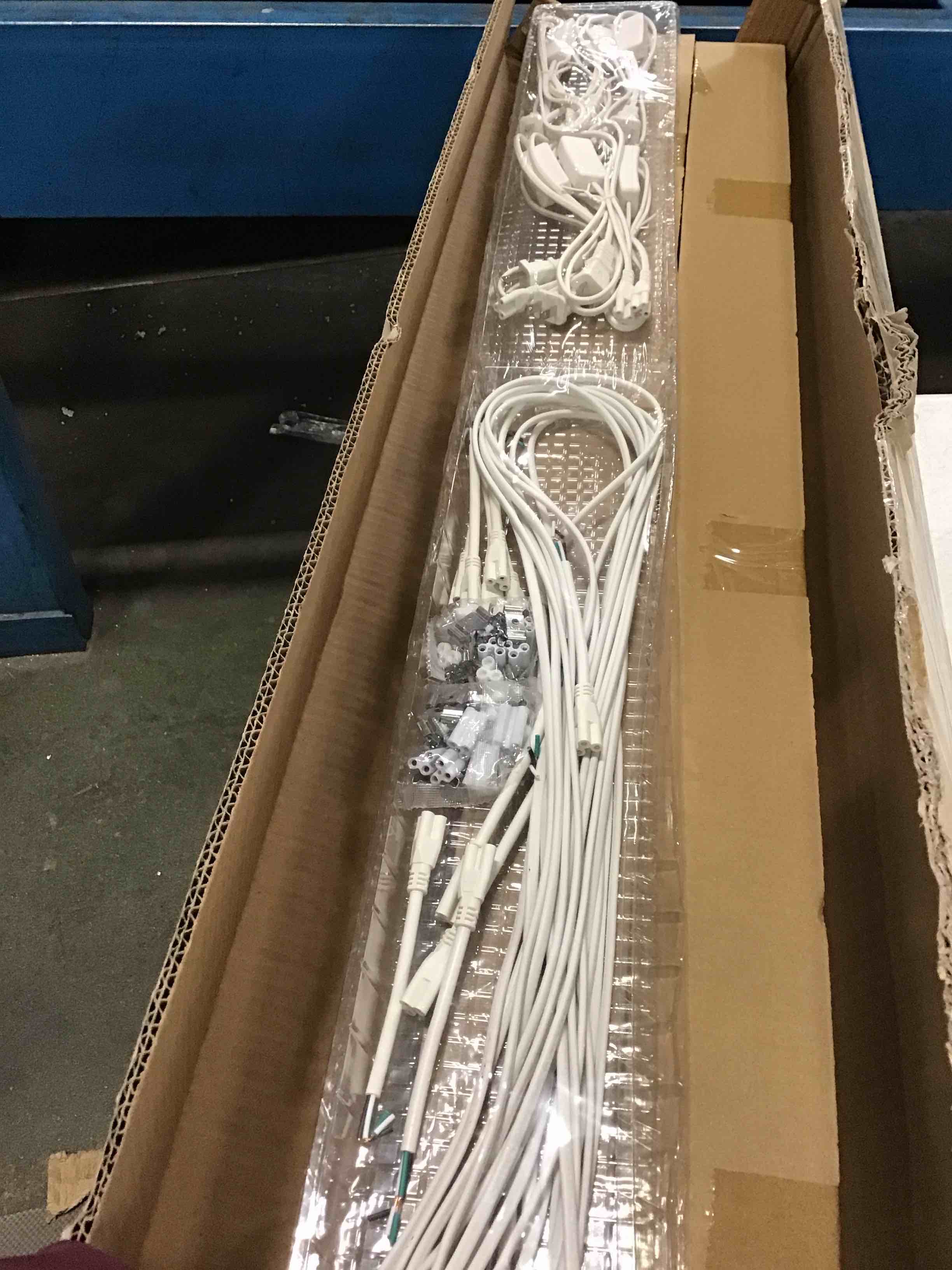 https://s3.amazonaws.com/lotting-images-prod/bidfta/BLU5942151_1707316941627.jpeg