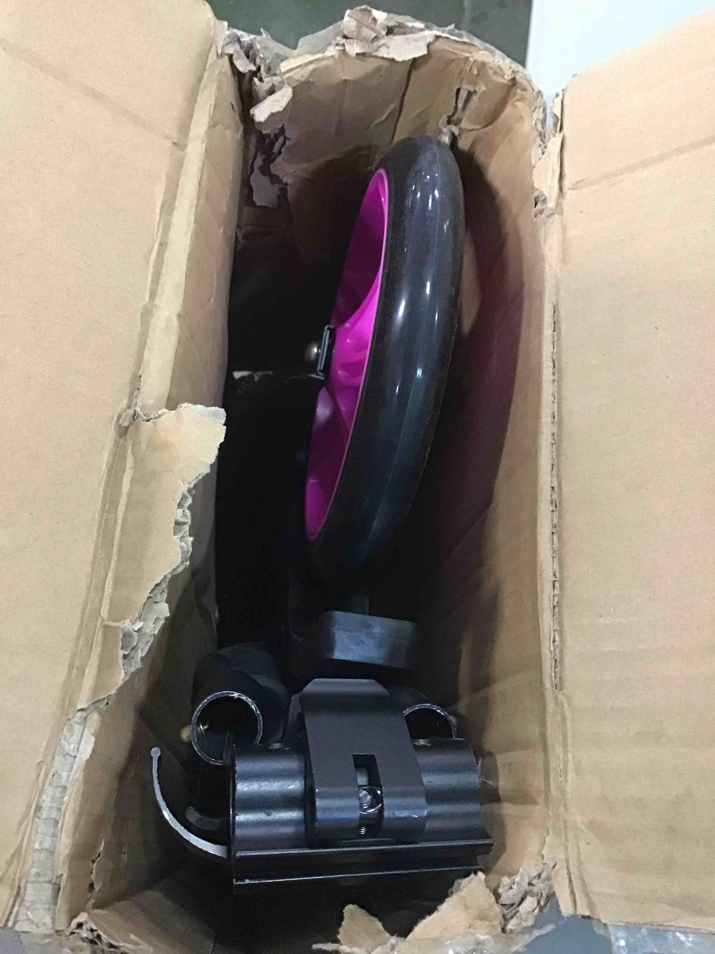 https://s3.amazonaws.com/lotting-images-prod/bidfta/BLU5943001_1707579896709.jpeg