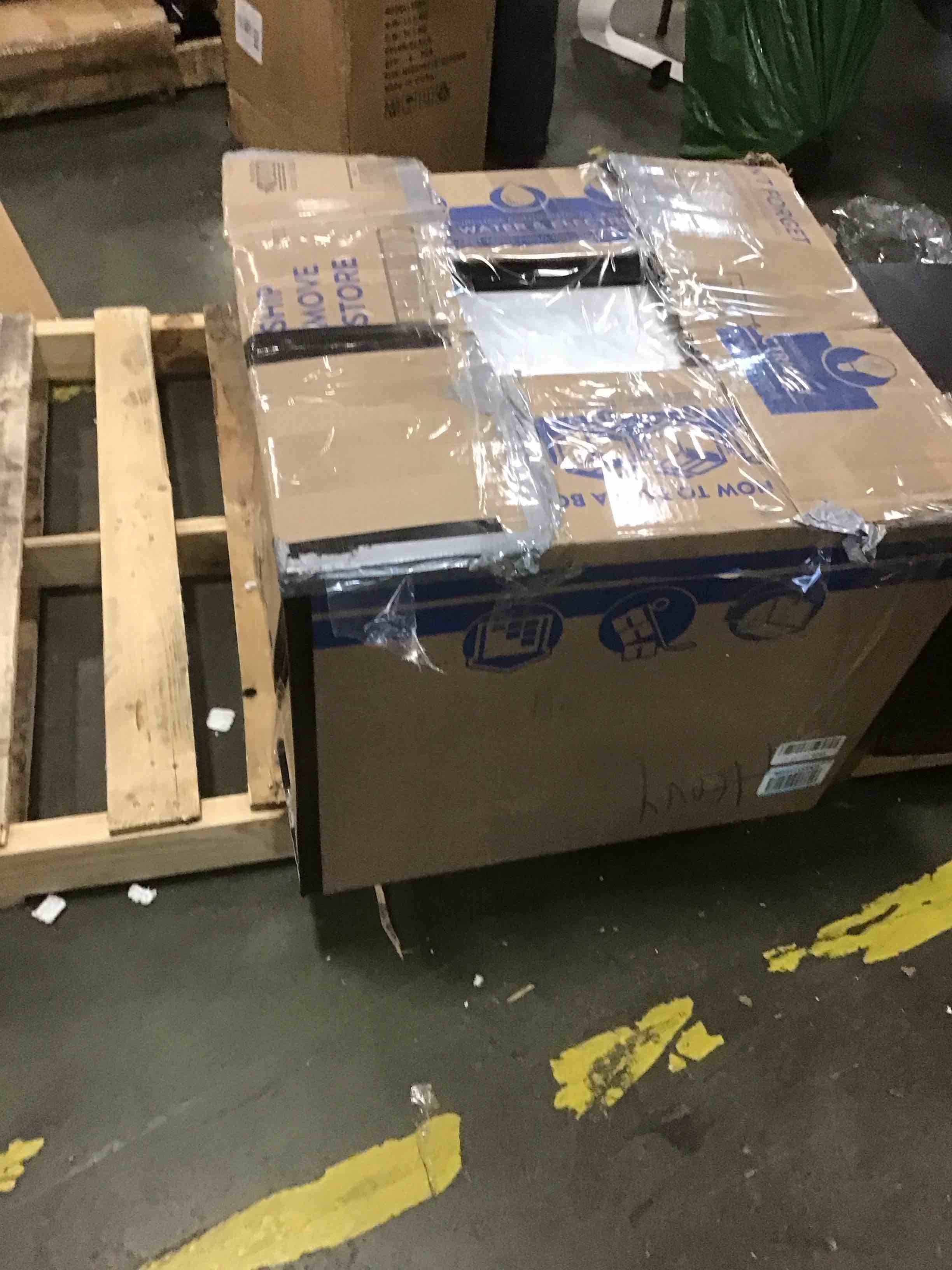 https://s3.amazonaws.com/lotting-images-prod/bidfta/BLU5943039_1707744819544.jpeg