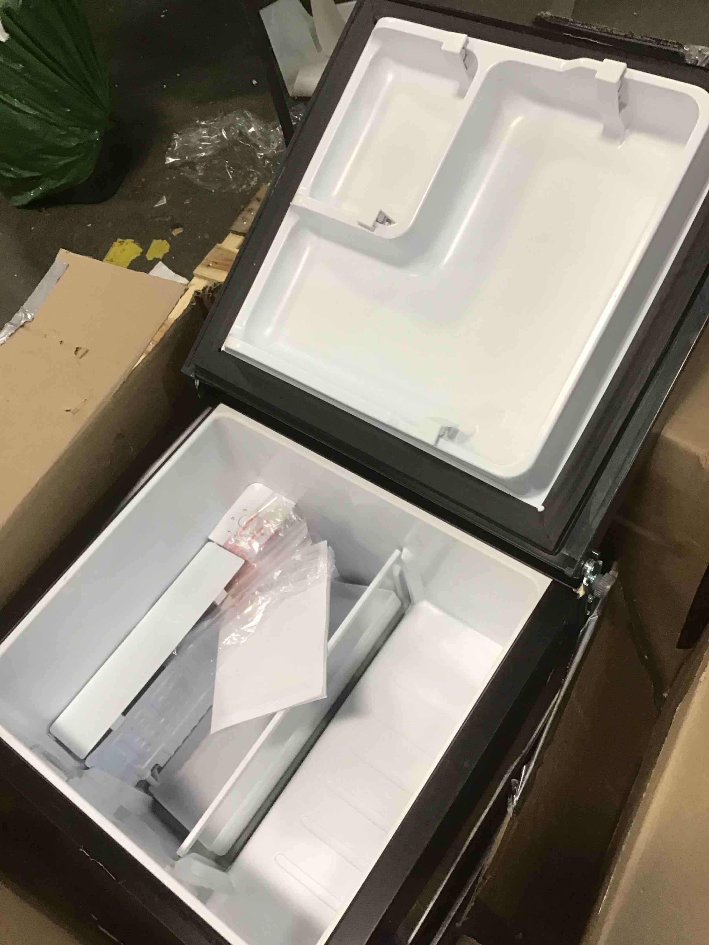 https://s3.amazonaws.com/lotting-images-prod/bidfta/BLU5943039_1707744876670.jpeg