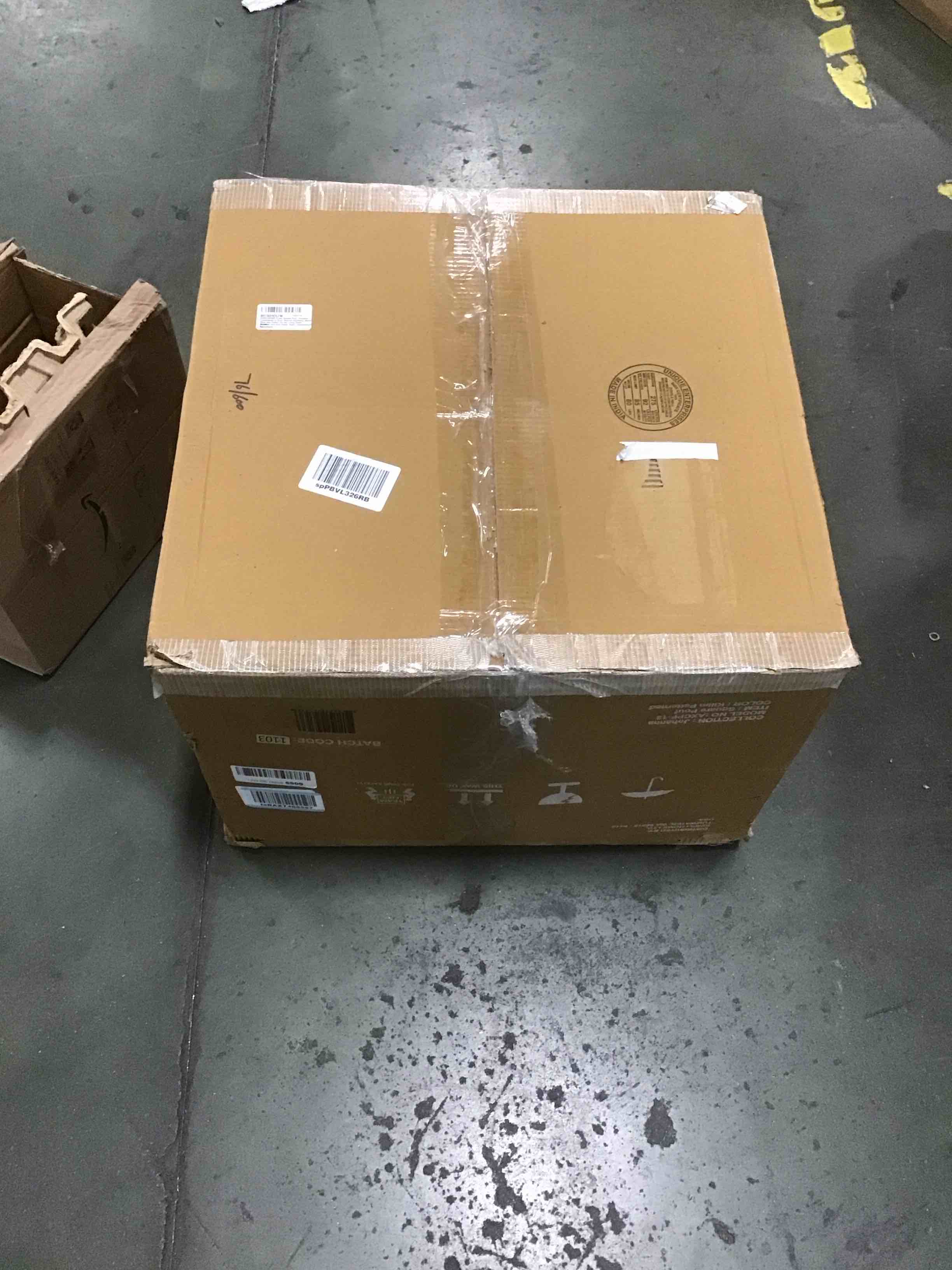 https://s3.amazonaws.com/lotting-images-prod/bidfta/BLU5943040_1707745096999.jpeg