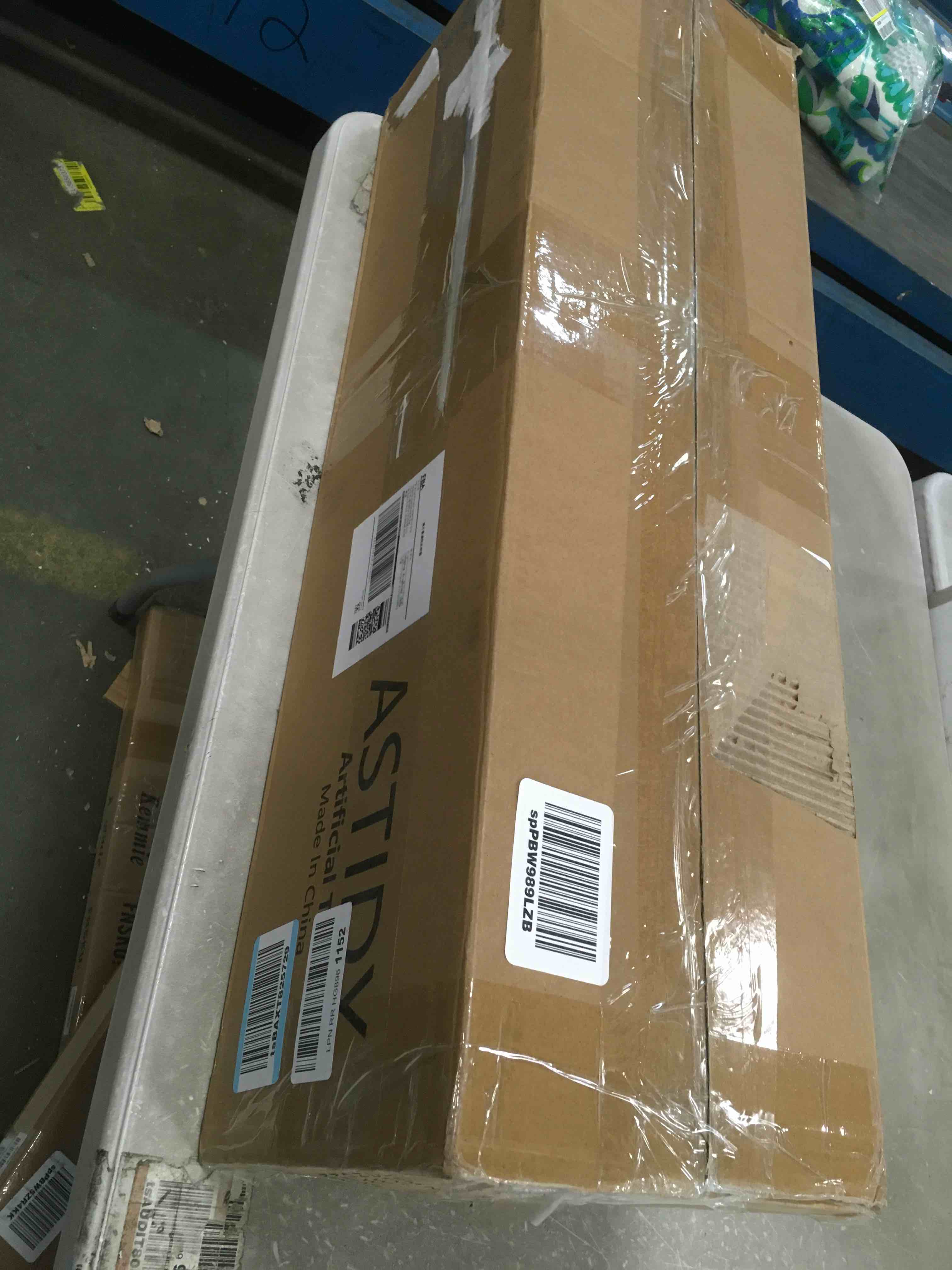 https://s3.amazonaws.com/lotting-images-prod/bidfta/BLU5944110_1707417060103.jpeg