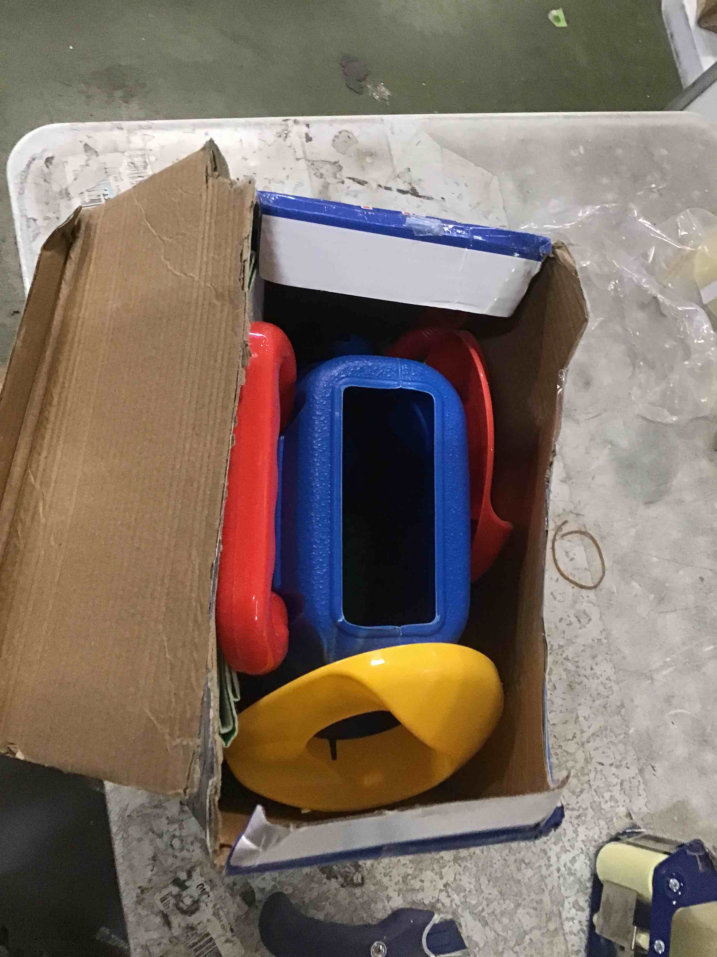 https://s3.amazonaws.com/lotting-images-prod/bidfta/BLU5945040_1707245047213.jpeg