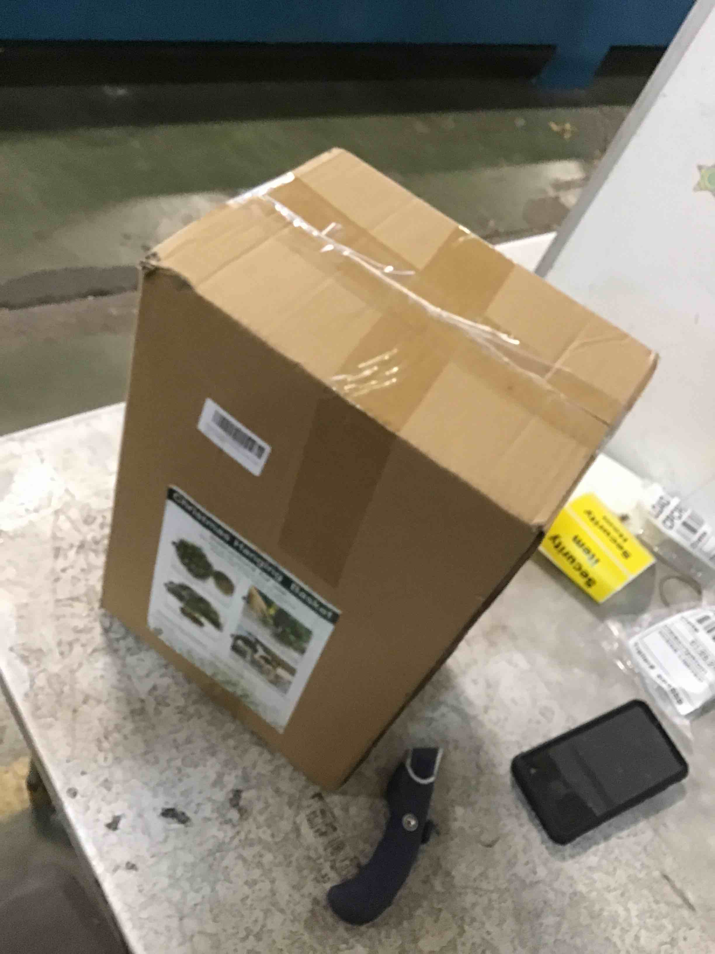 https://s3.amazonaws.com/lotting-images-prod/bidfta/BLU5945089_1707252371358.jpeg