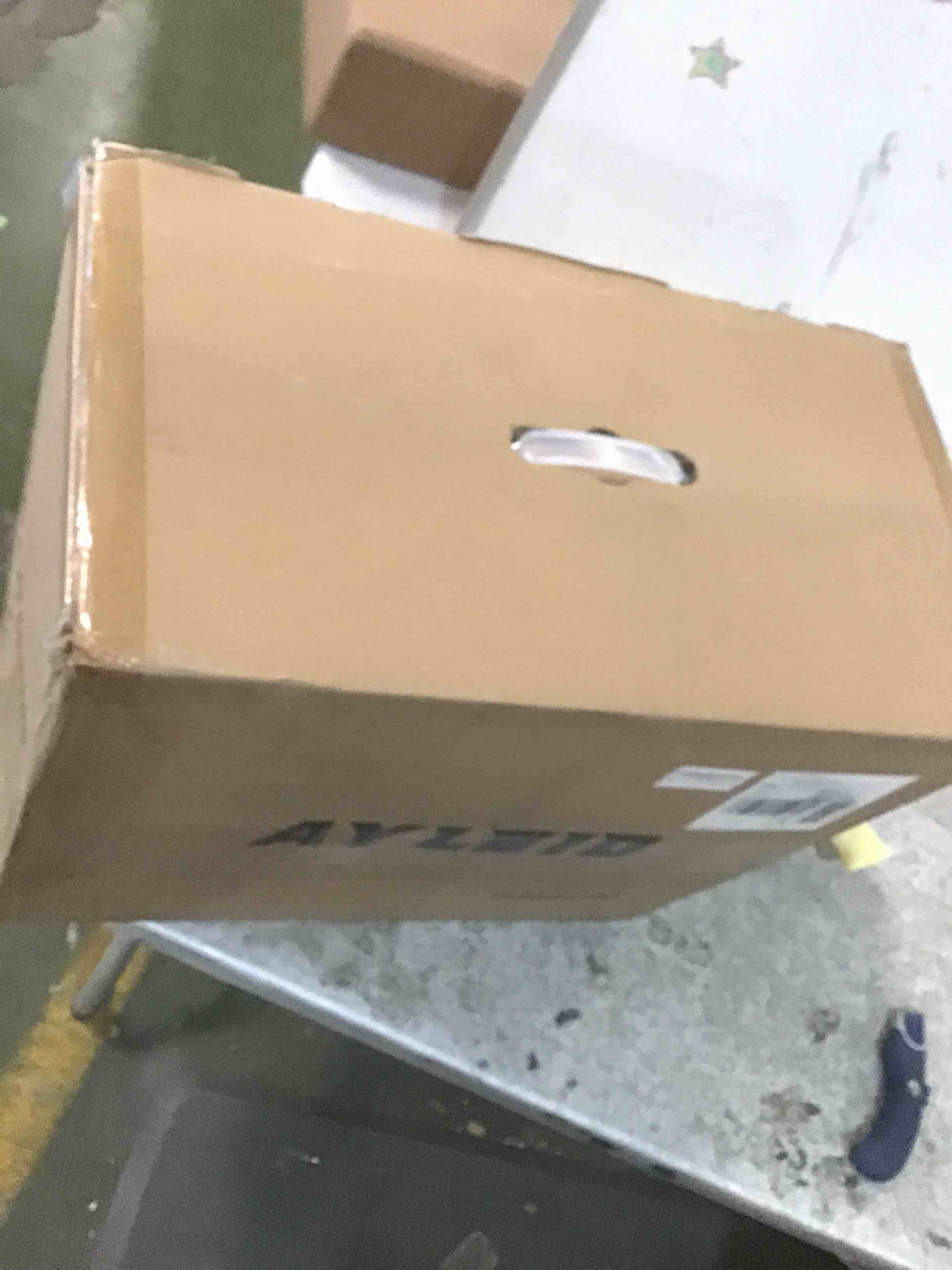https://s3.amazonaws.com/lotting-images-prod/bidfta/BLU5945096_1707252917688.jpeg