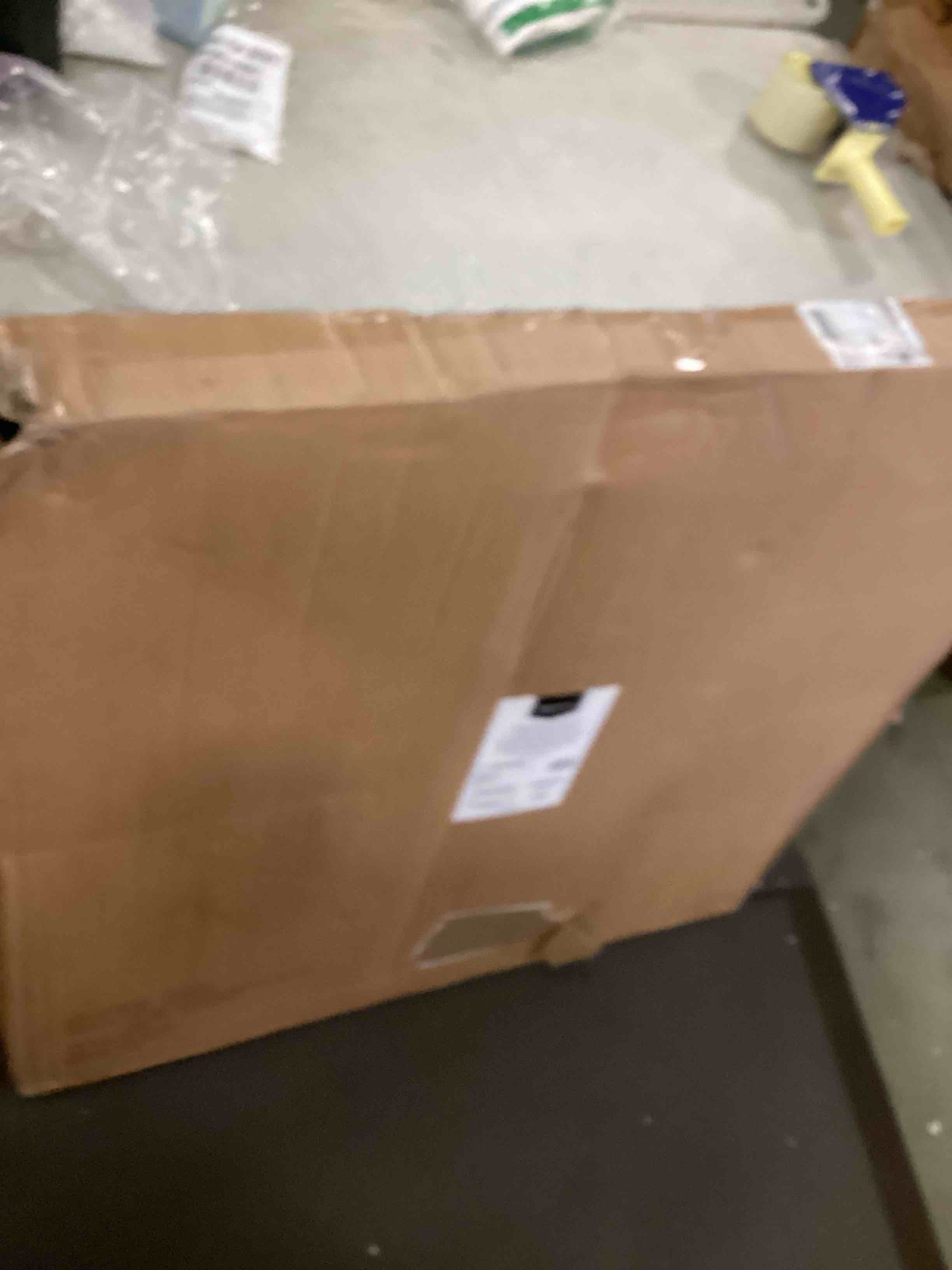 https://s3.amazonaws.com/lotting-images-prod/bidfta/BLU5945550_1707503458673.jpeg
