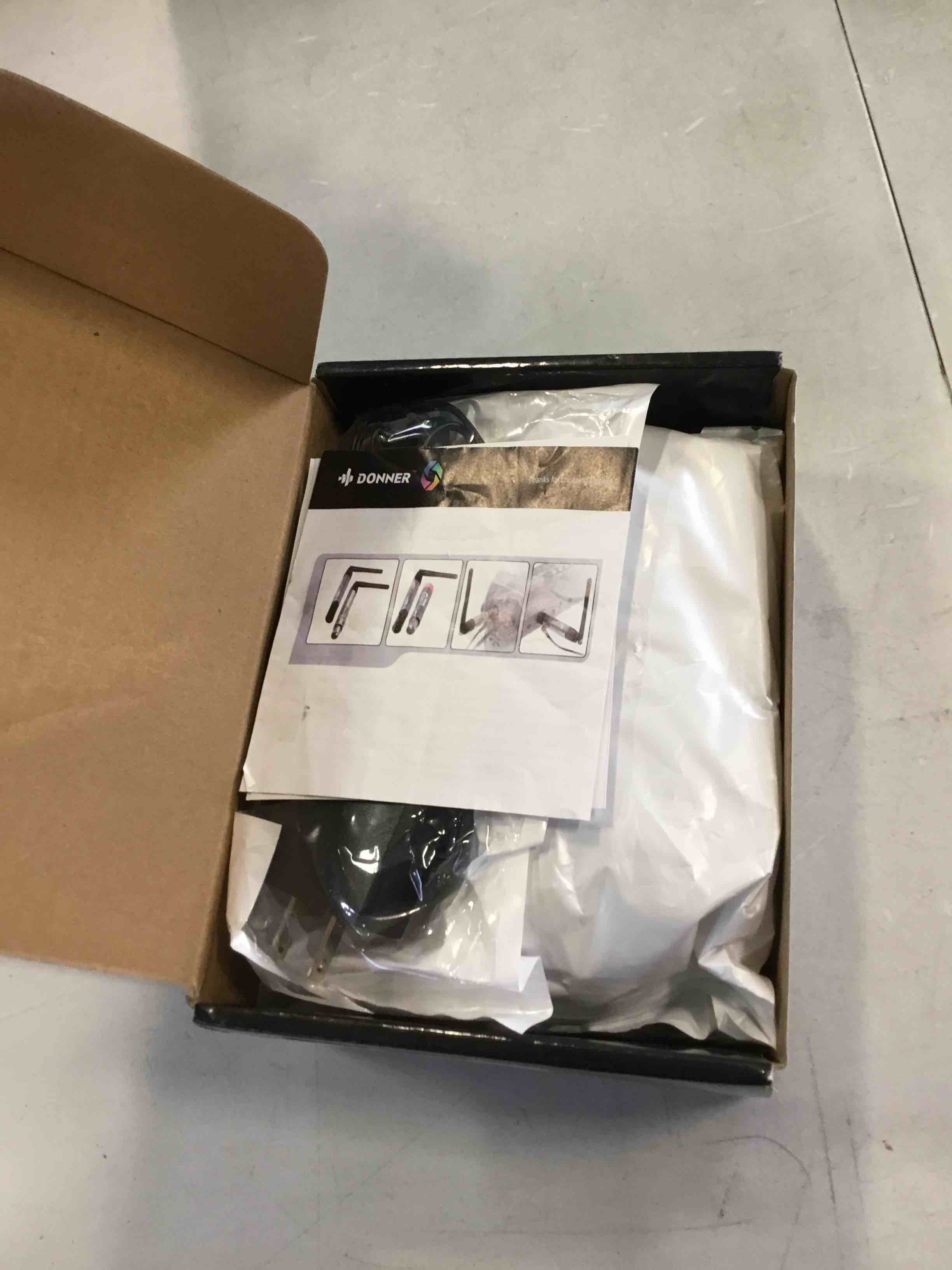 https://s3.amazonaws.com/lotting-images-prod/bidfta/BLU5946593_1707315125931.jpeg