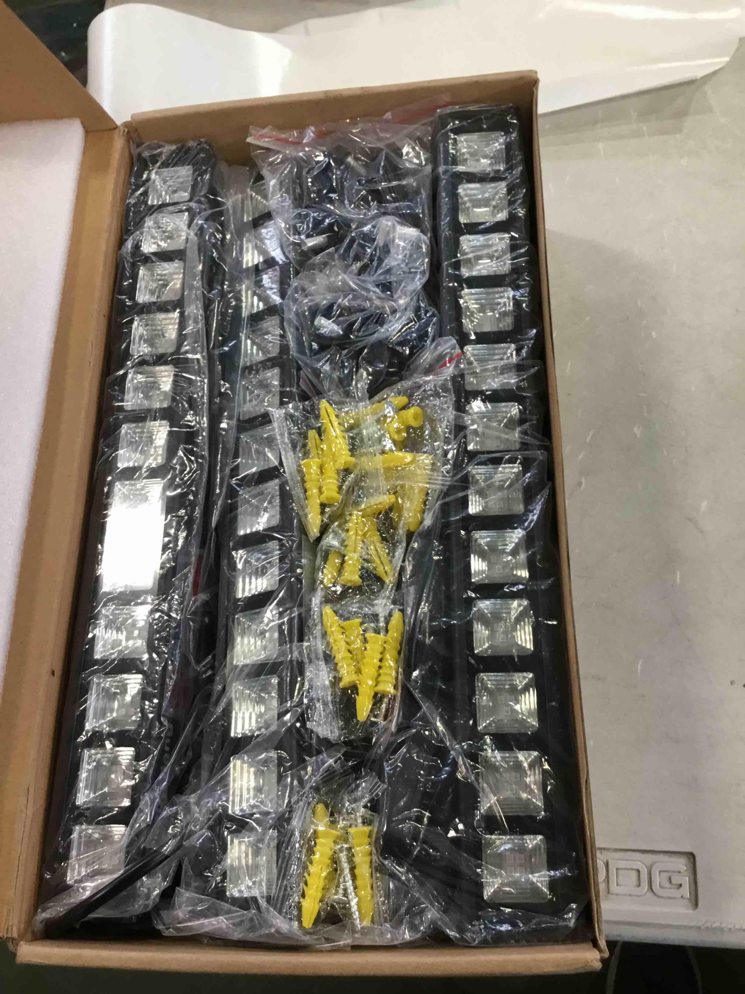 https://s3.amazonaws.com/lotting-images-prod/bidfta/BLU5947334_1707493483856.jpeg