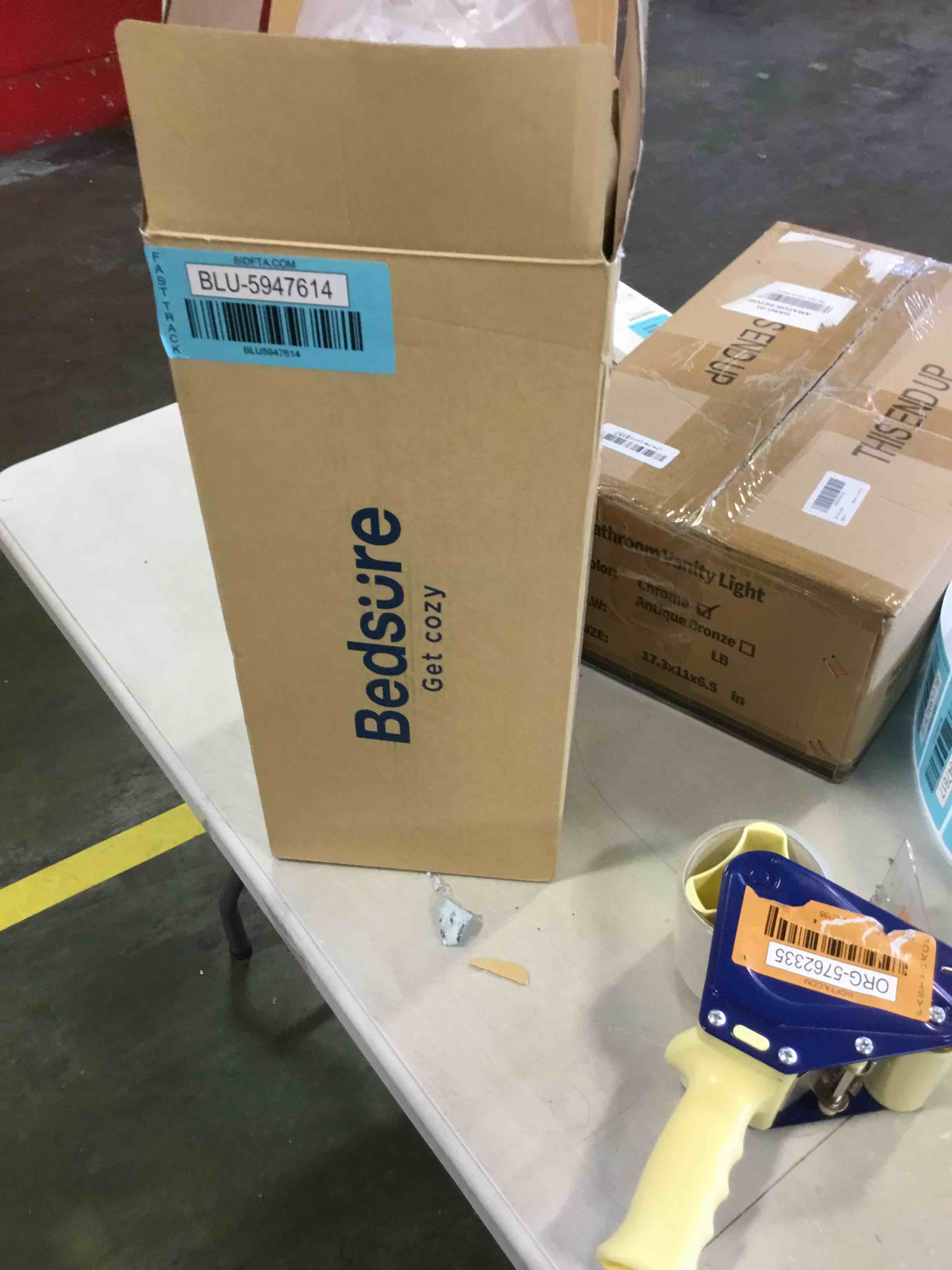 https://s3.amazonaws.com/lotting-images-prod/bidfta/BLU5947614_1708008076896.jpeg