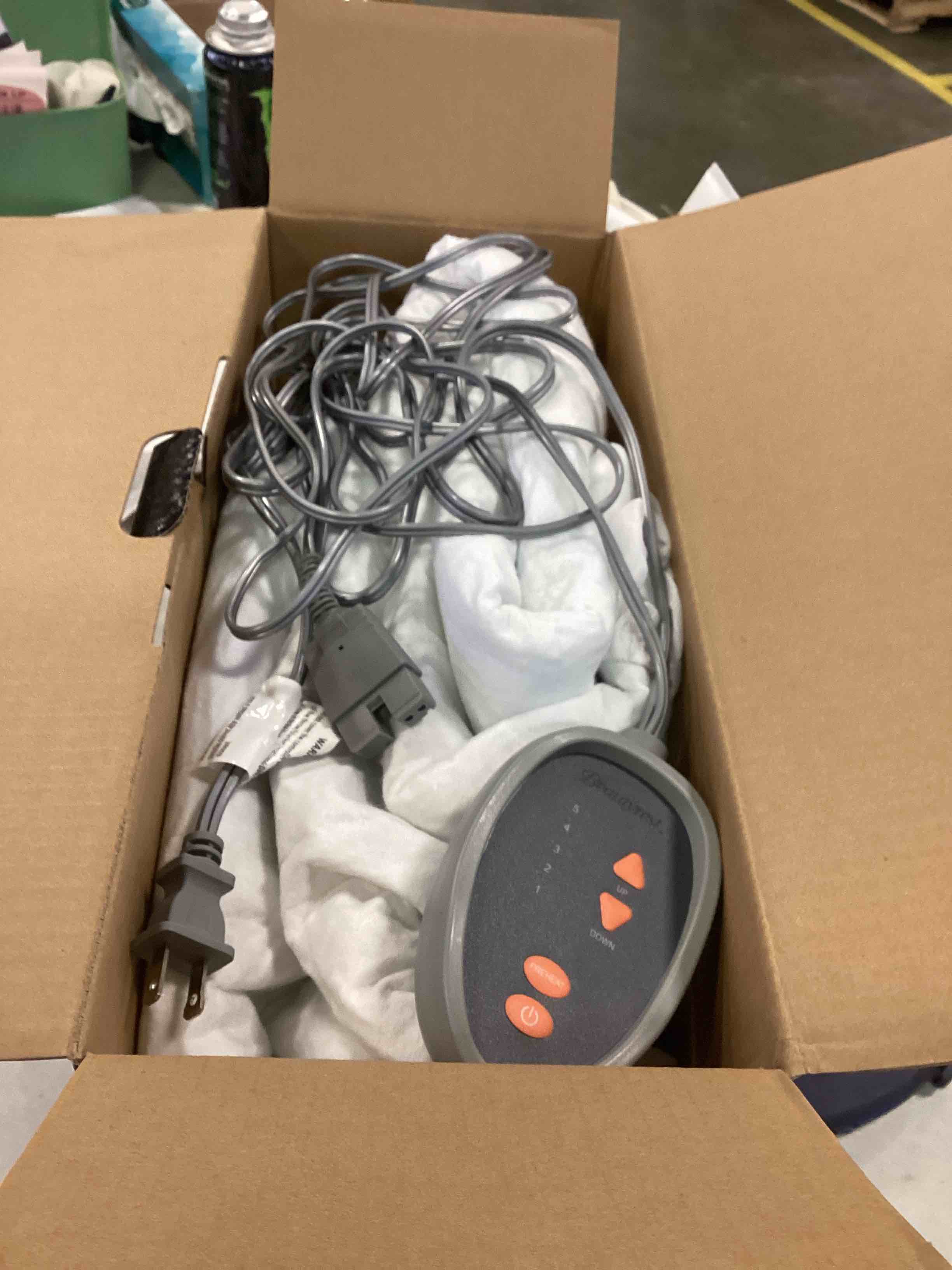 https://s3.amazonaws.com/lotting-images-prod/bidfta/BLU5947669_1708090406736.jpeg