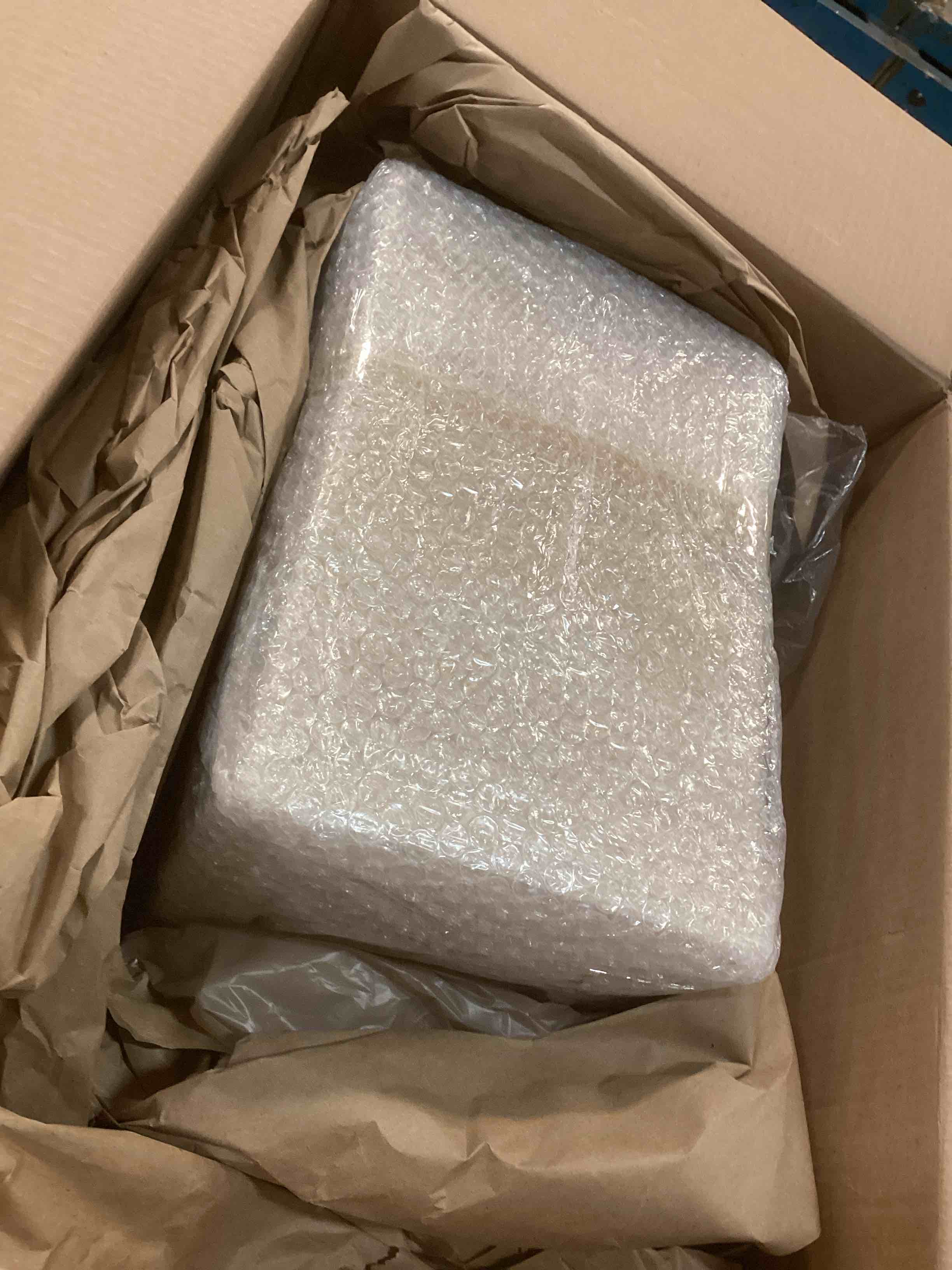 https://s3.amazonaws.com/lotting-images-prod/bidfta/BLU5959976_1707845251727.jpeg