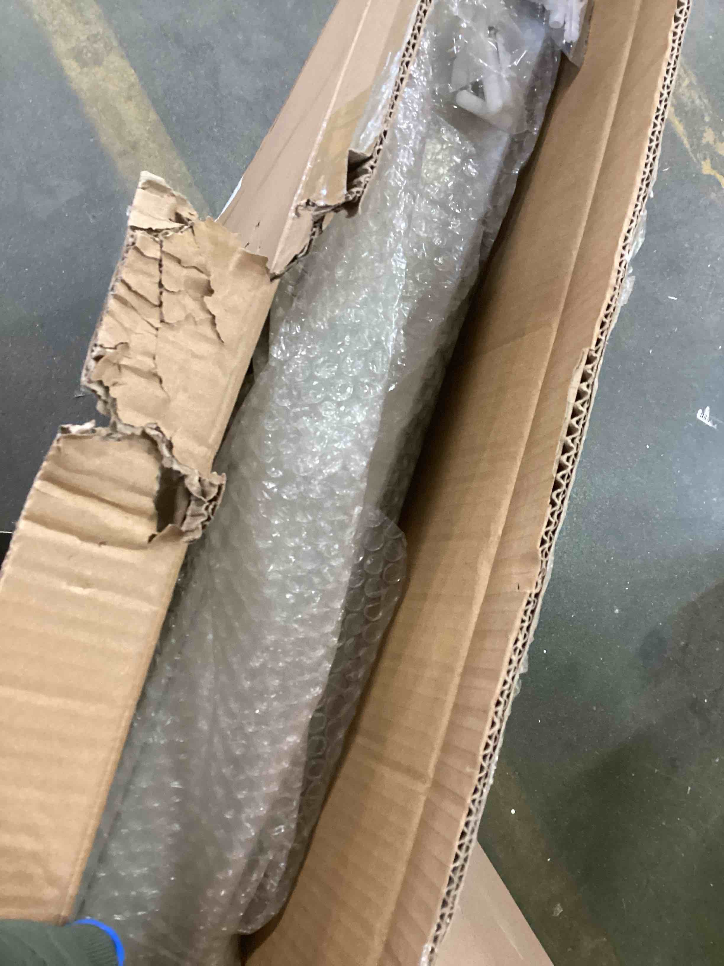 https://s3.amazonaws.com/lotting-images-prod/bidfta/BLU5960565_1708100444928.jpeg