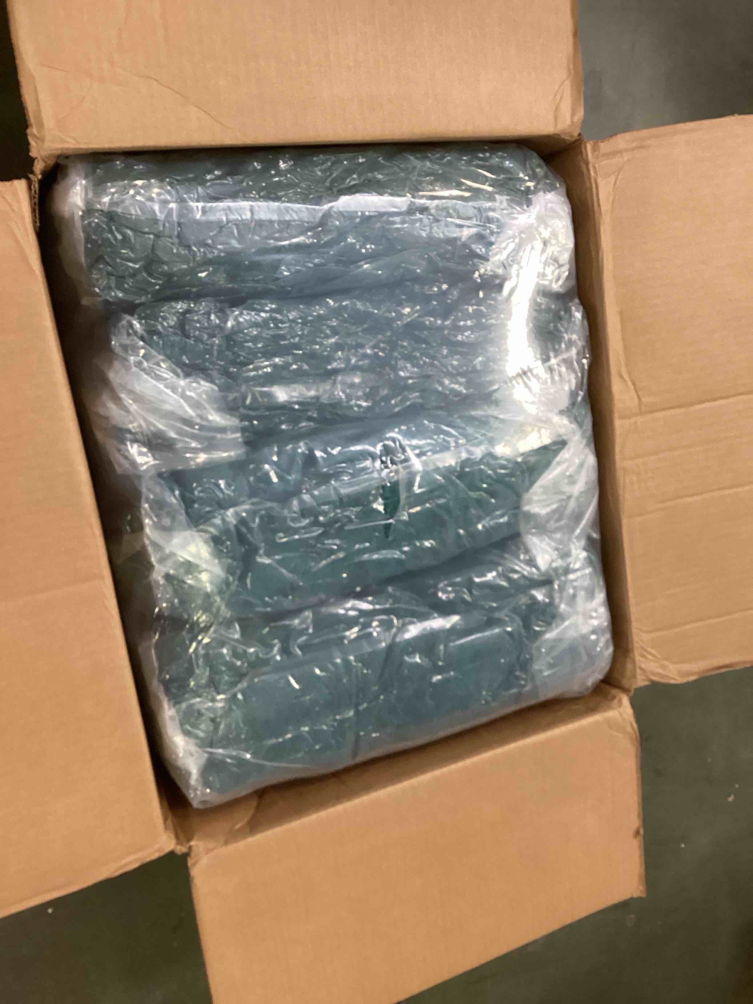 https://s3.amazonaws.com/lotting-images-prod/bidfta/BLU5960972_1708440500070.jpeg