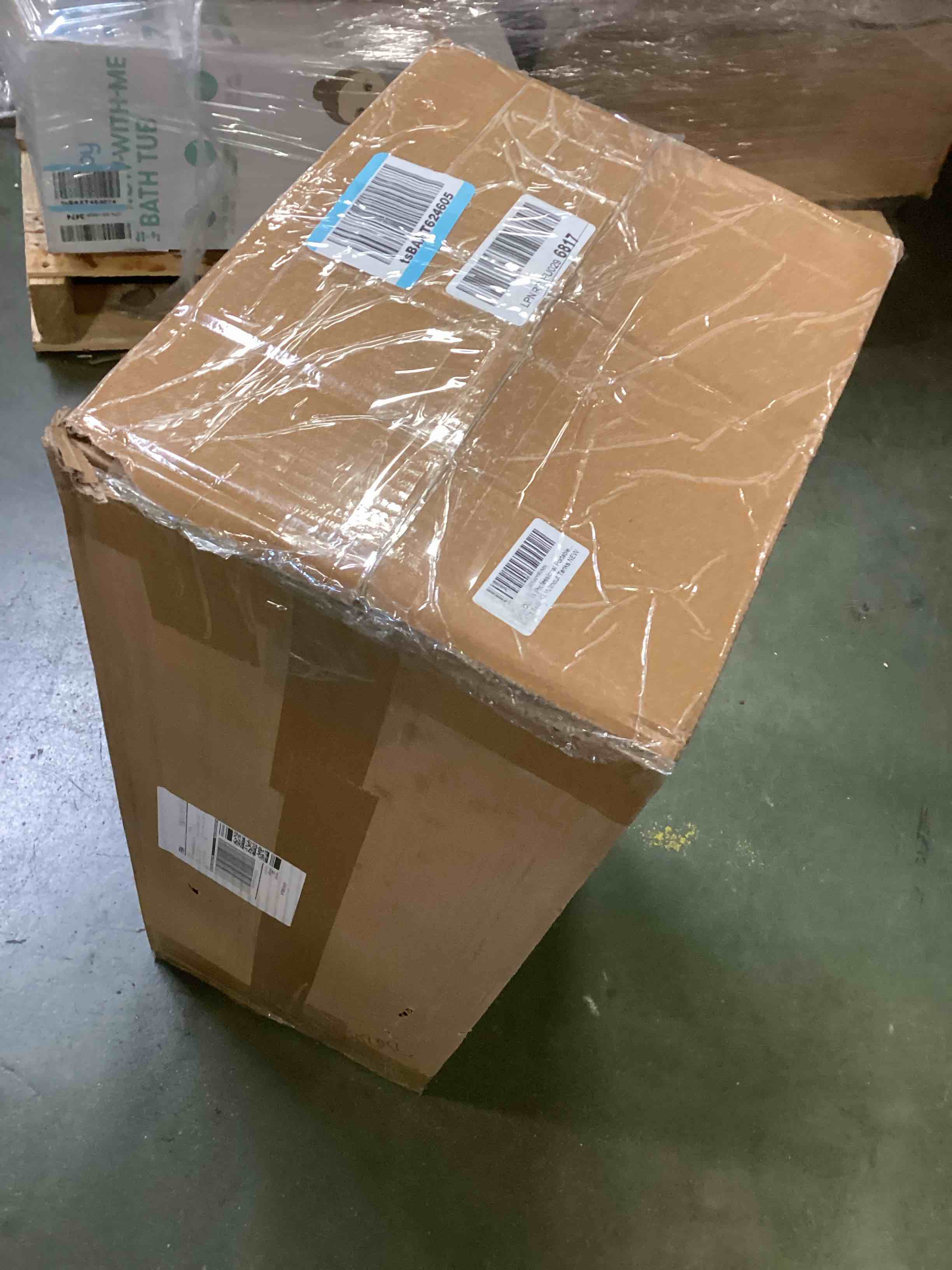 https://s3.amazonaws.com/lotting-images-prod/bidfta/BLU5961020_1708447024508.jpeg