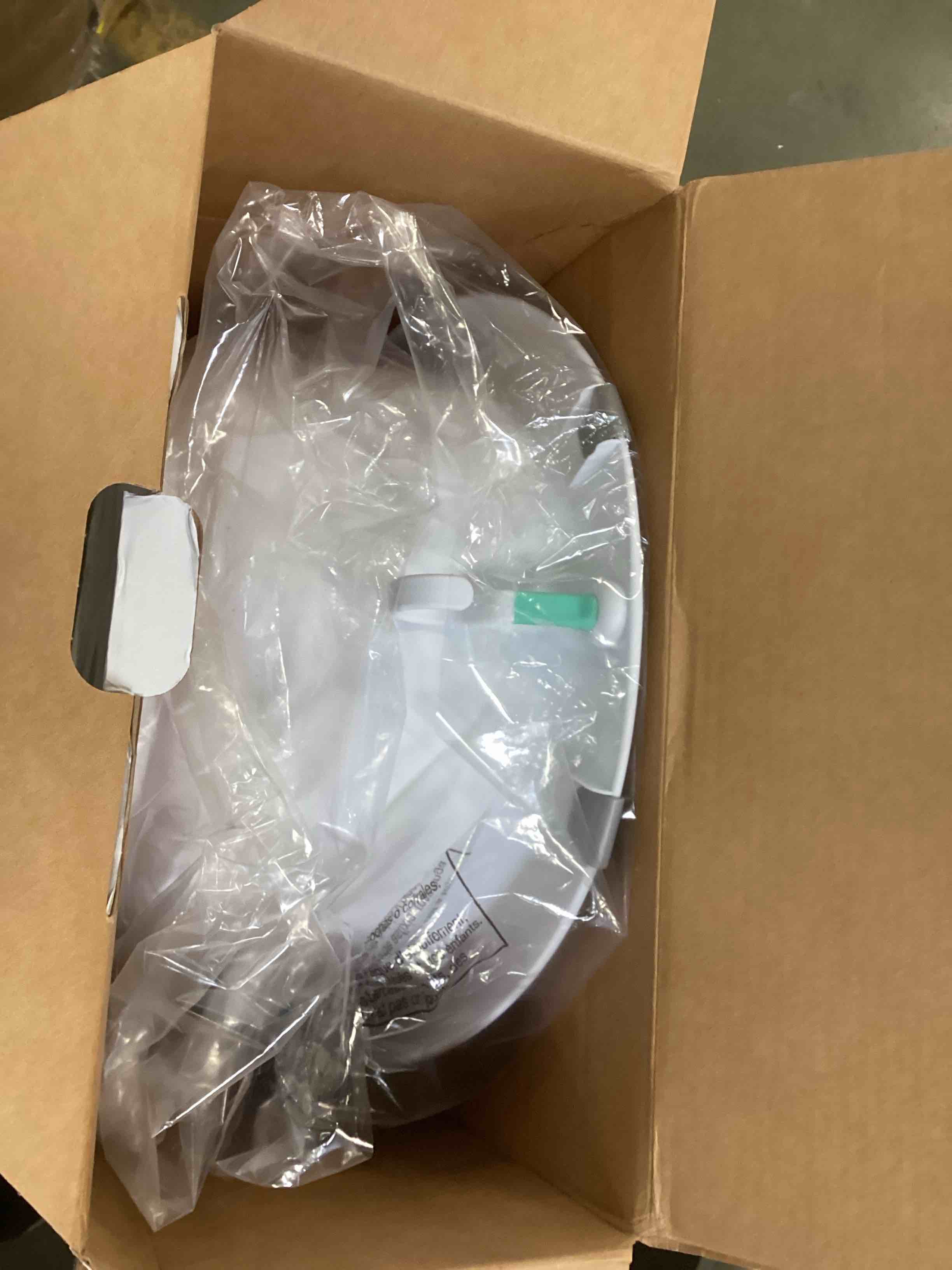 https://s3.amazonaws.com/lotting-images-prod/bidfta/BLU5961027_1708447632236.jpeg