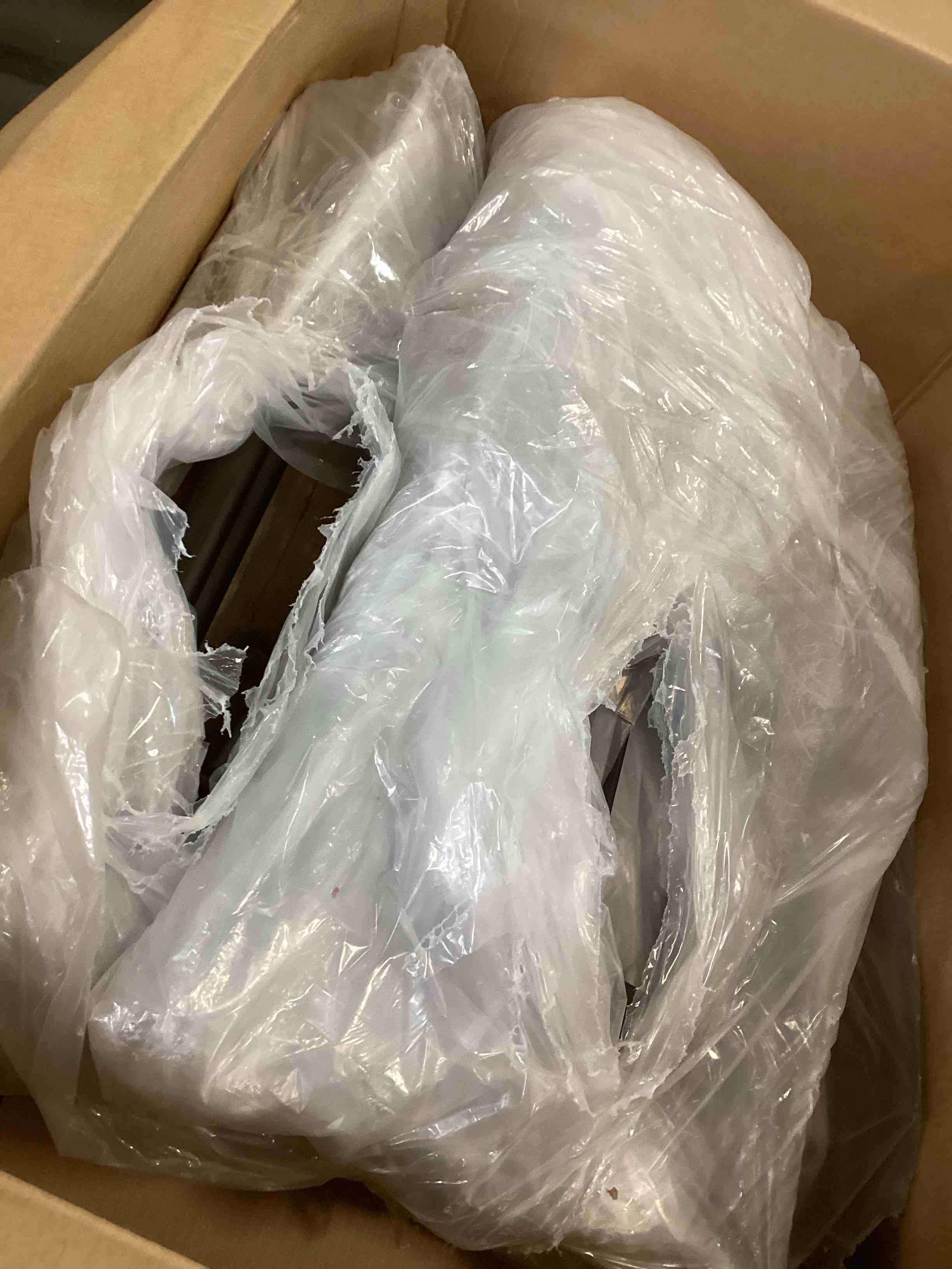 https://s3.amazonaws.com/lotting-images-prod/bidfta/BLU5961029_1708447856812.jpeg