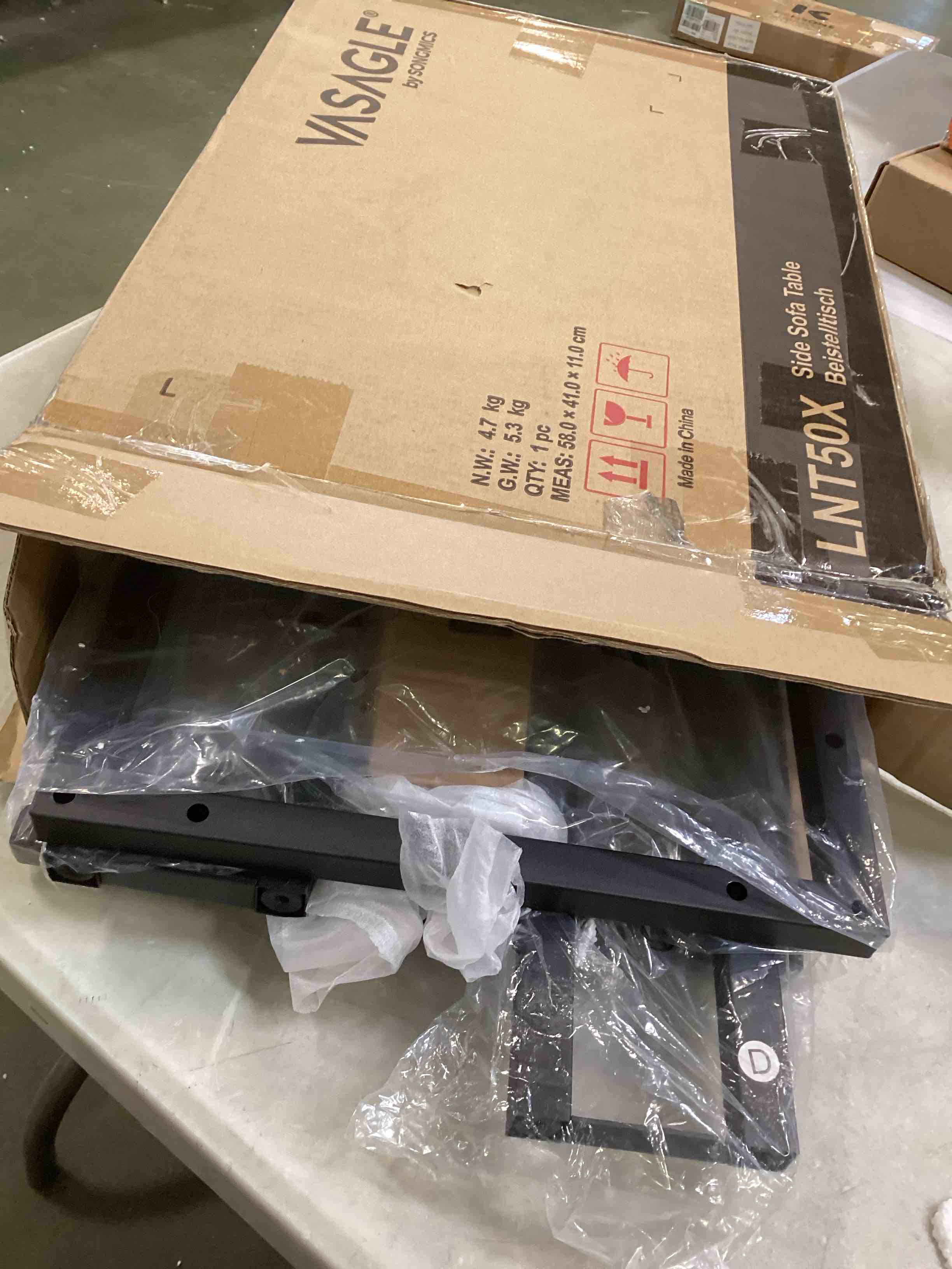 https://s3.amazonaws.com/lotting-images-prod/bidfta/BLU5961037_1708448772074.jpeg