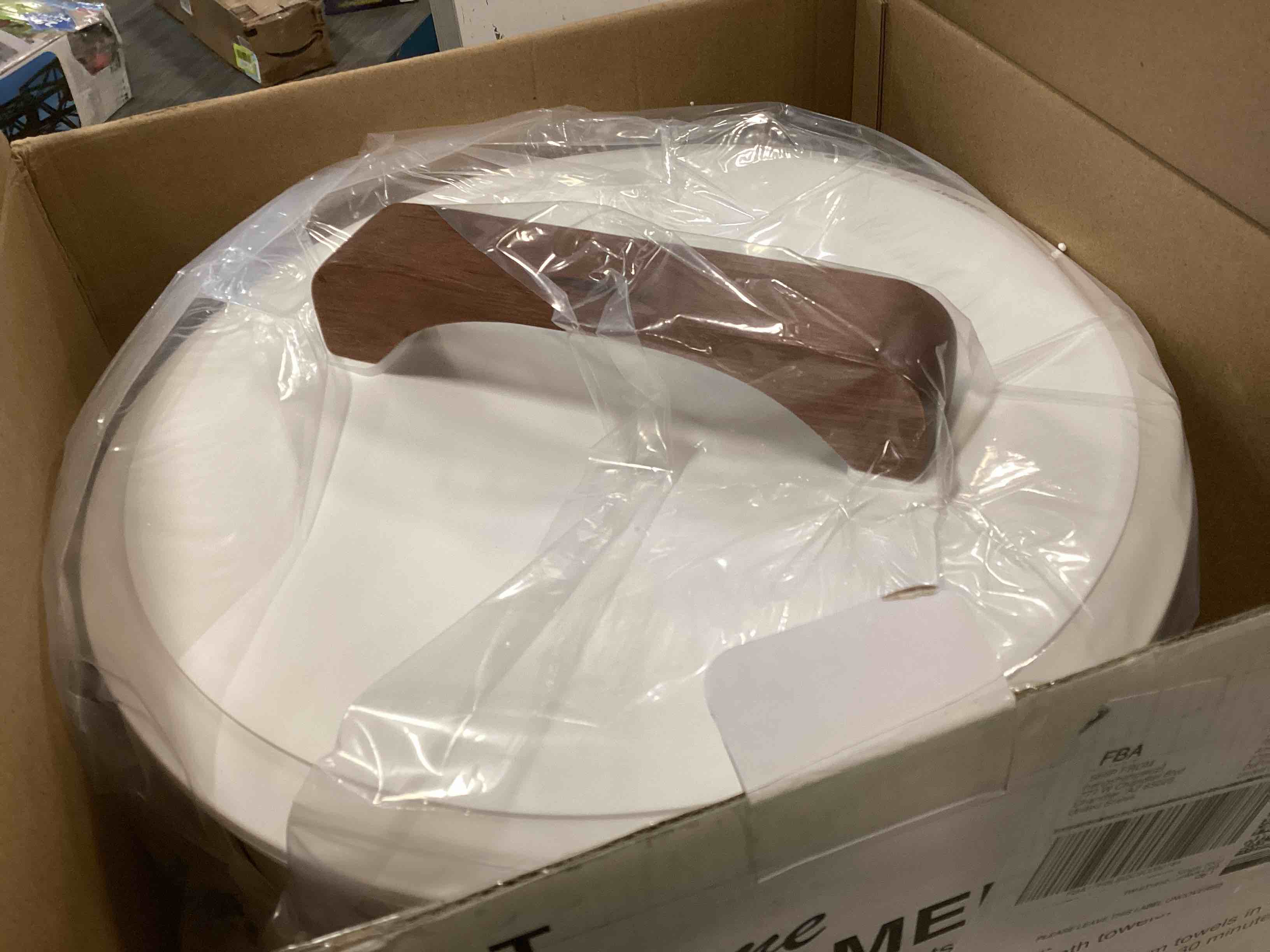 https://s3.amazonaws.com/lotting-images-prod/bidfta/BLU5961525_1707828379265.jpeg