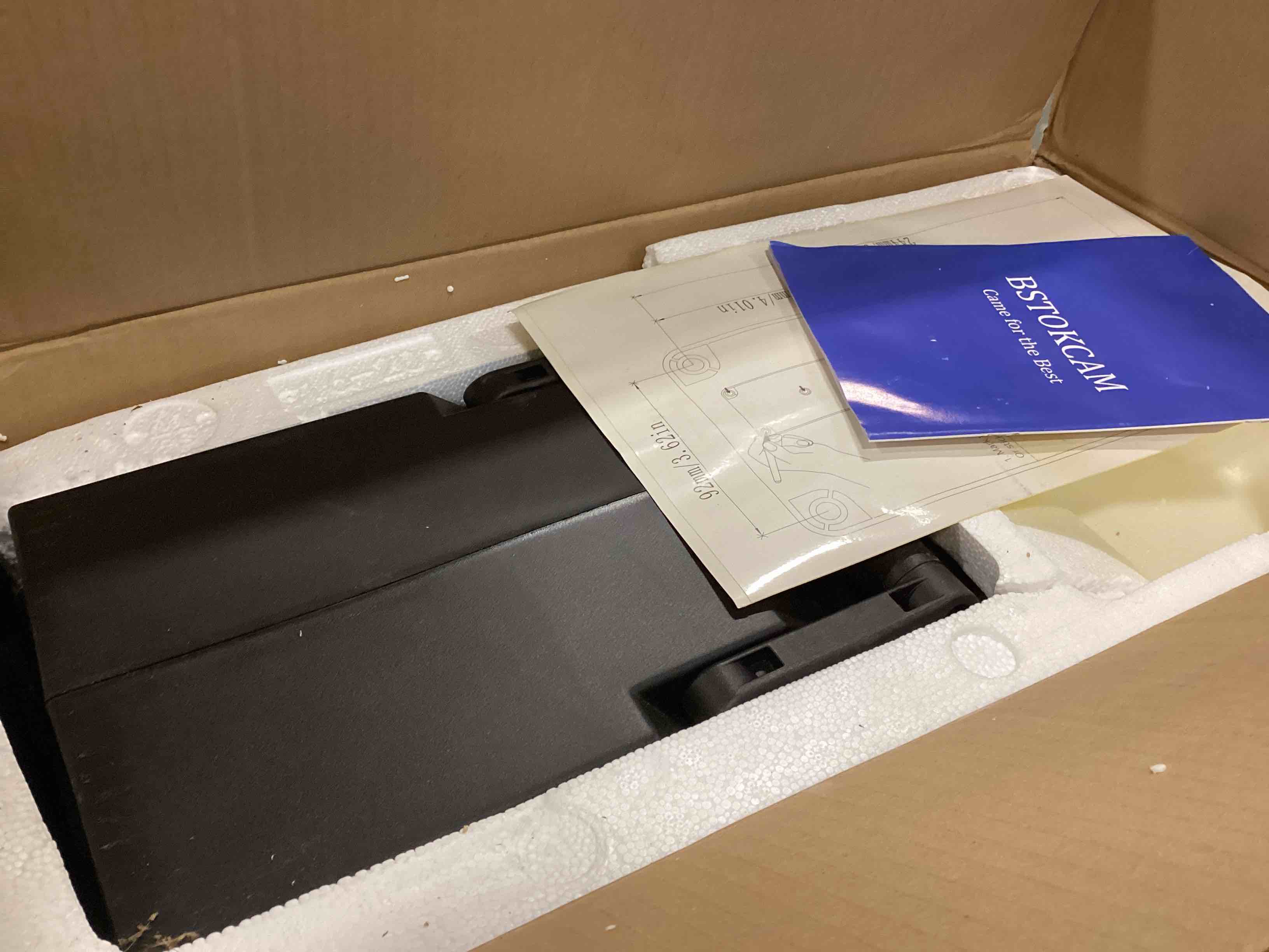 https://s3.amazonaws.com/lotting-images-prod/bidfta/BLU5961810_1707919261247.jpeg