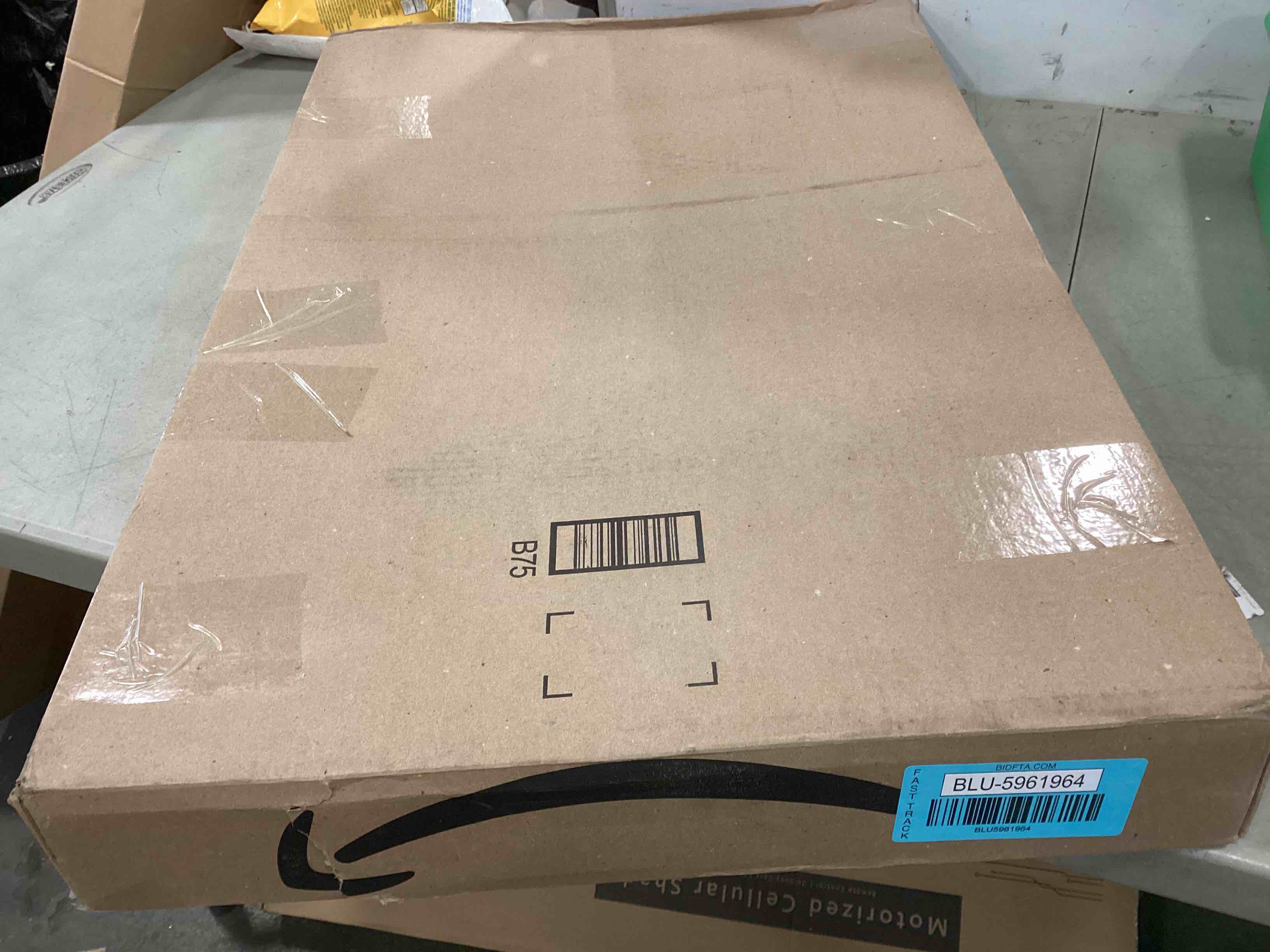 https://s3.amazonaws.com/lotting-images-prod/bidfta/BLU5961964_1707943134527.jpeg