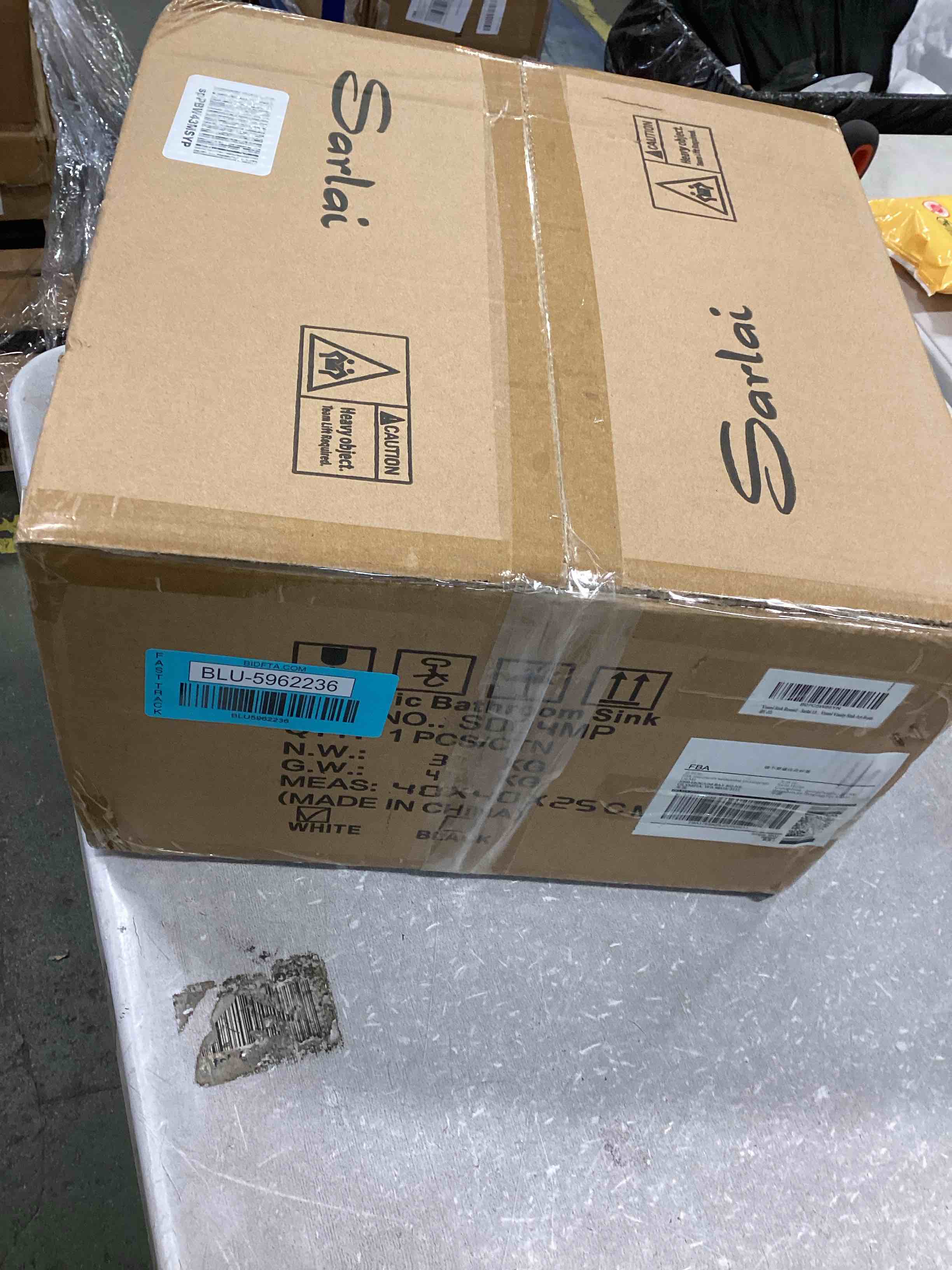 https://s3.amazonaws.com/lotting-images-prod/bidfta/BLU5962236_1708175490079.jpeg