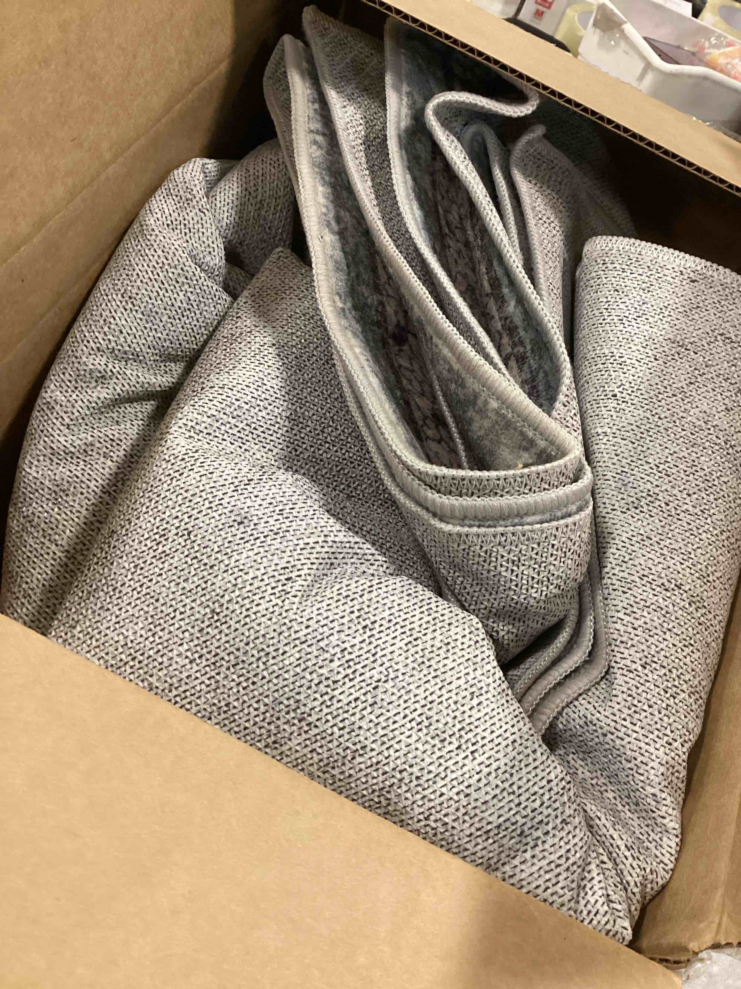 https://s3.amazonaws.com/lotting-images-prod/bidfta/BLU5962243_1708176159264.jpeg