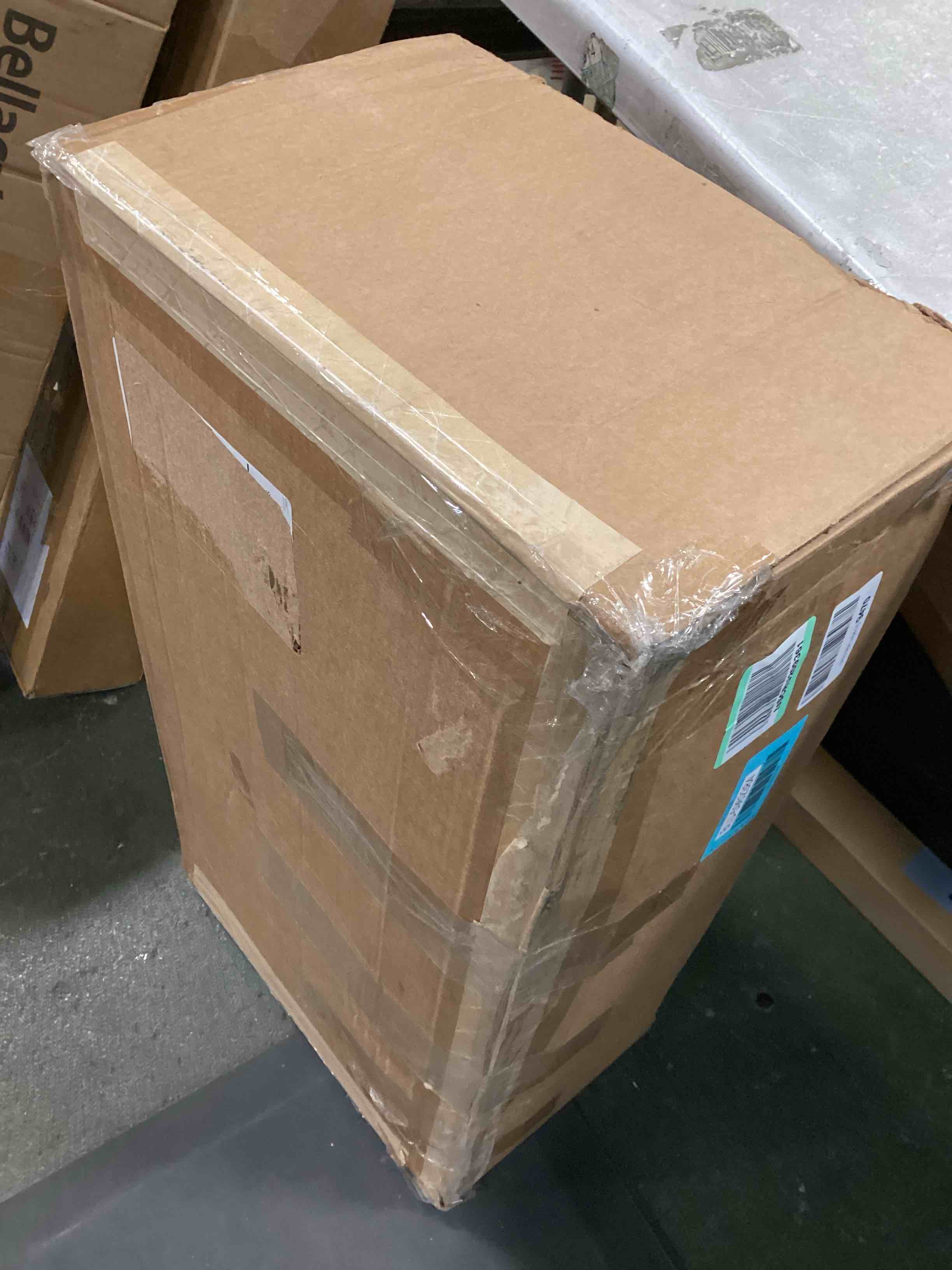 https://s3.amazonaws.com/lotting-images-prod/bidfta/BLU5962384_1708193817352.jpeg