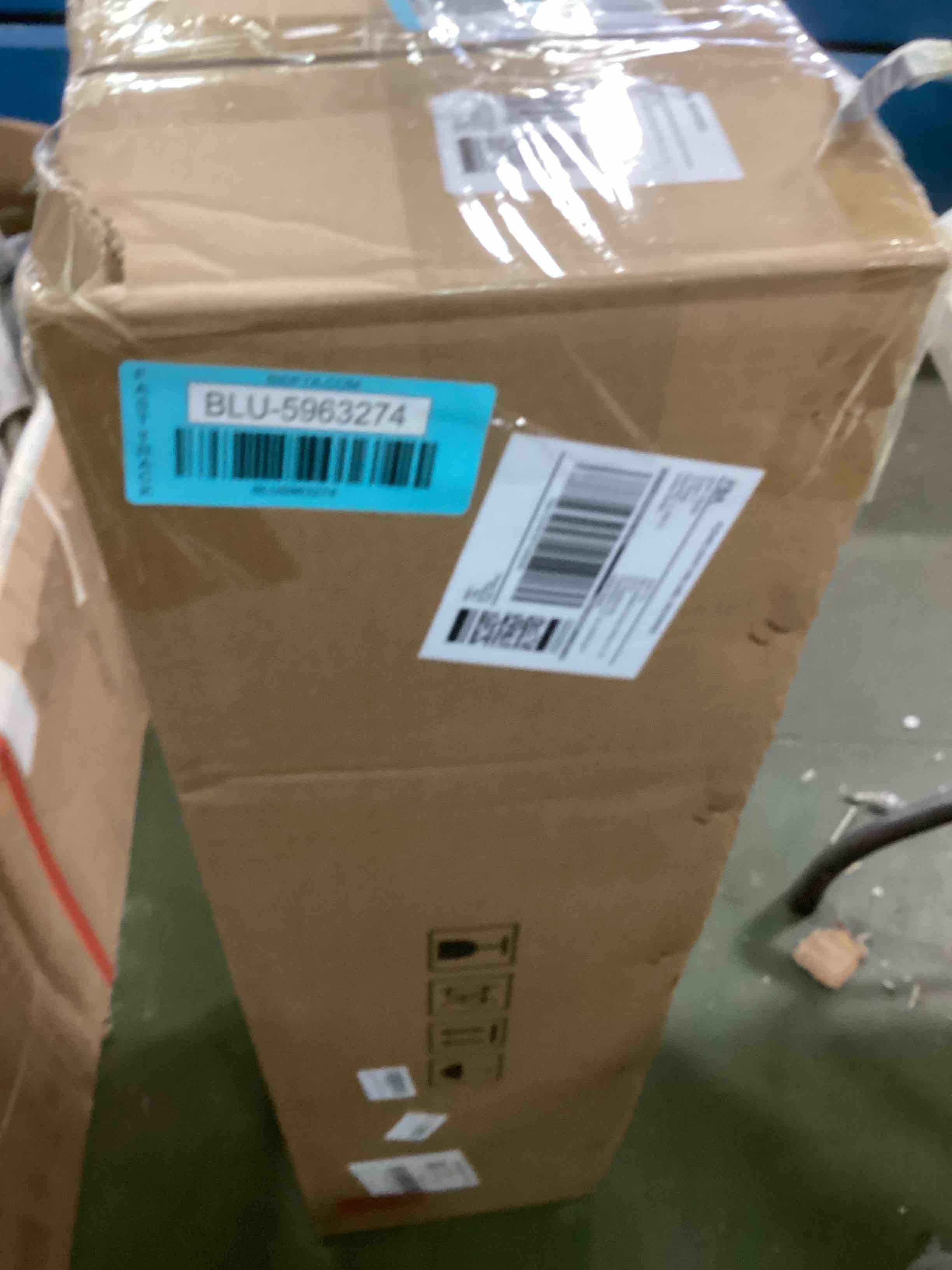https://s3.amazonaws.com/lotting-images-prod/bidfta/BLU5963274_1709145494909.jpeg