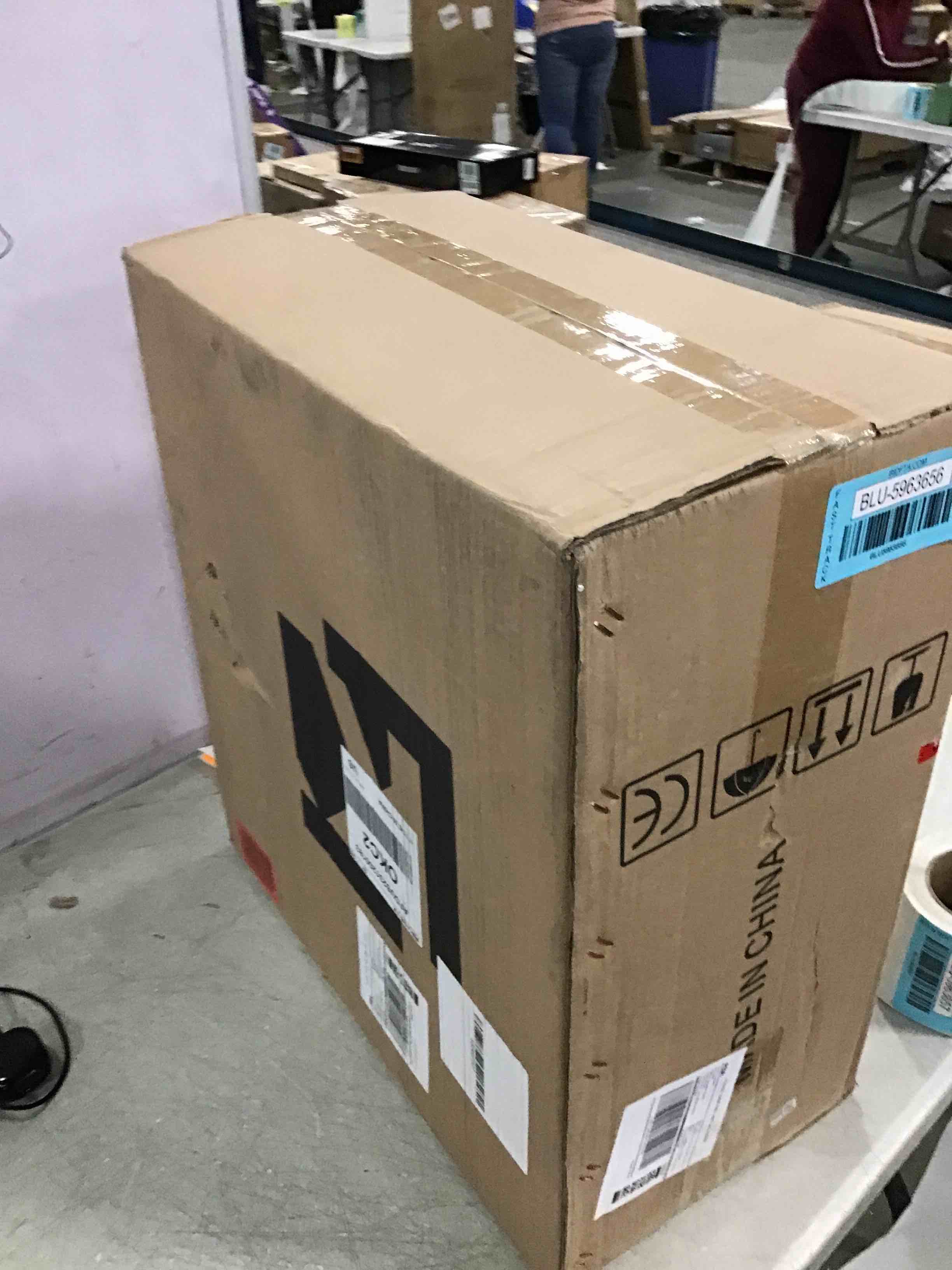https://s3.amazonaws.com/lotting-images-prod/bidfta/BLU5963656_1709322958077.jpeg