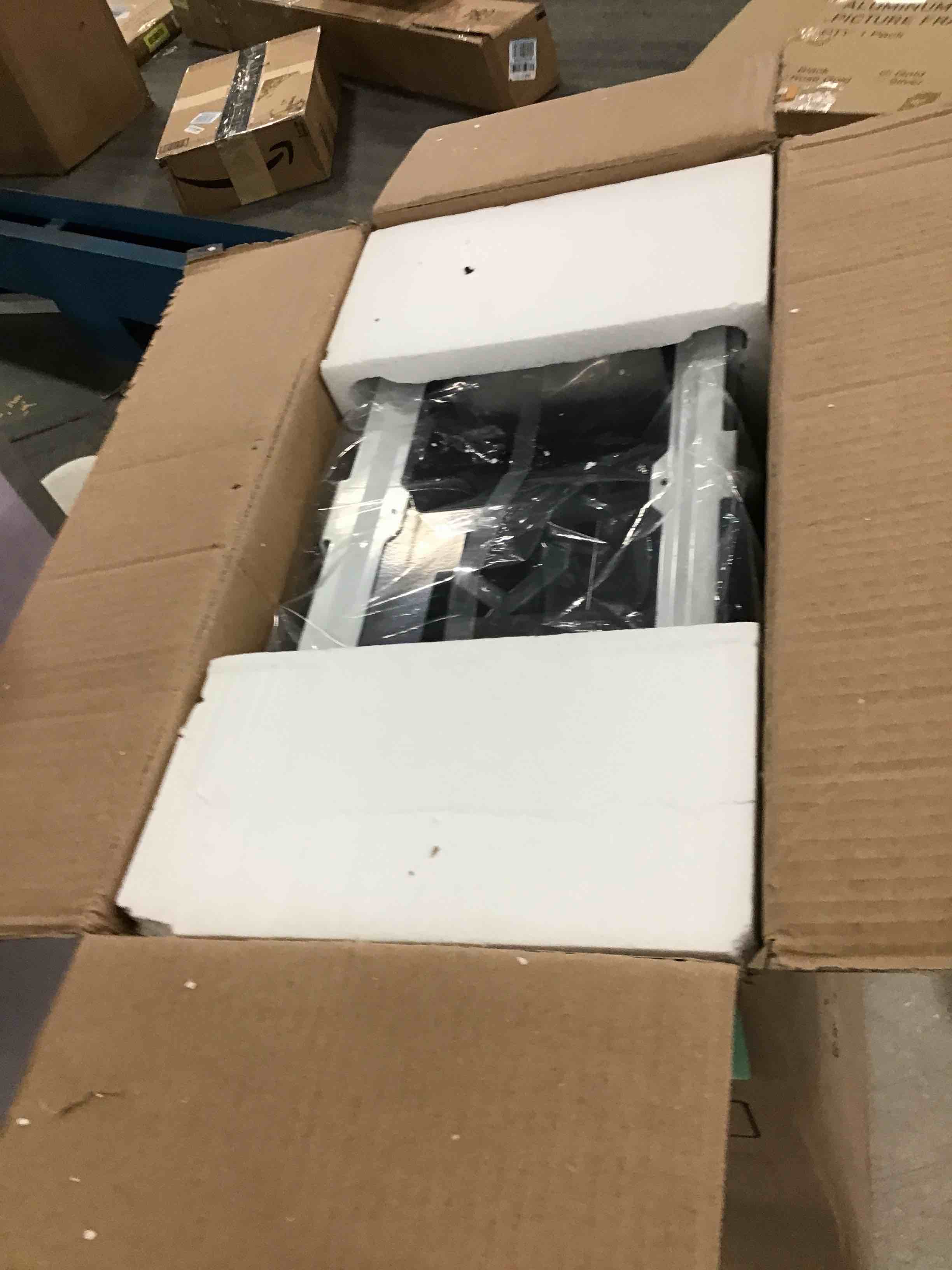 https://s3.amazonaws.com/lotting-images-prod/bidfta/BLU5963656_1709322976543.jpeg