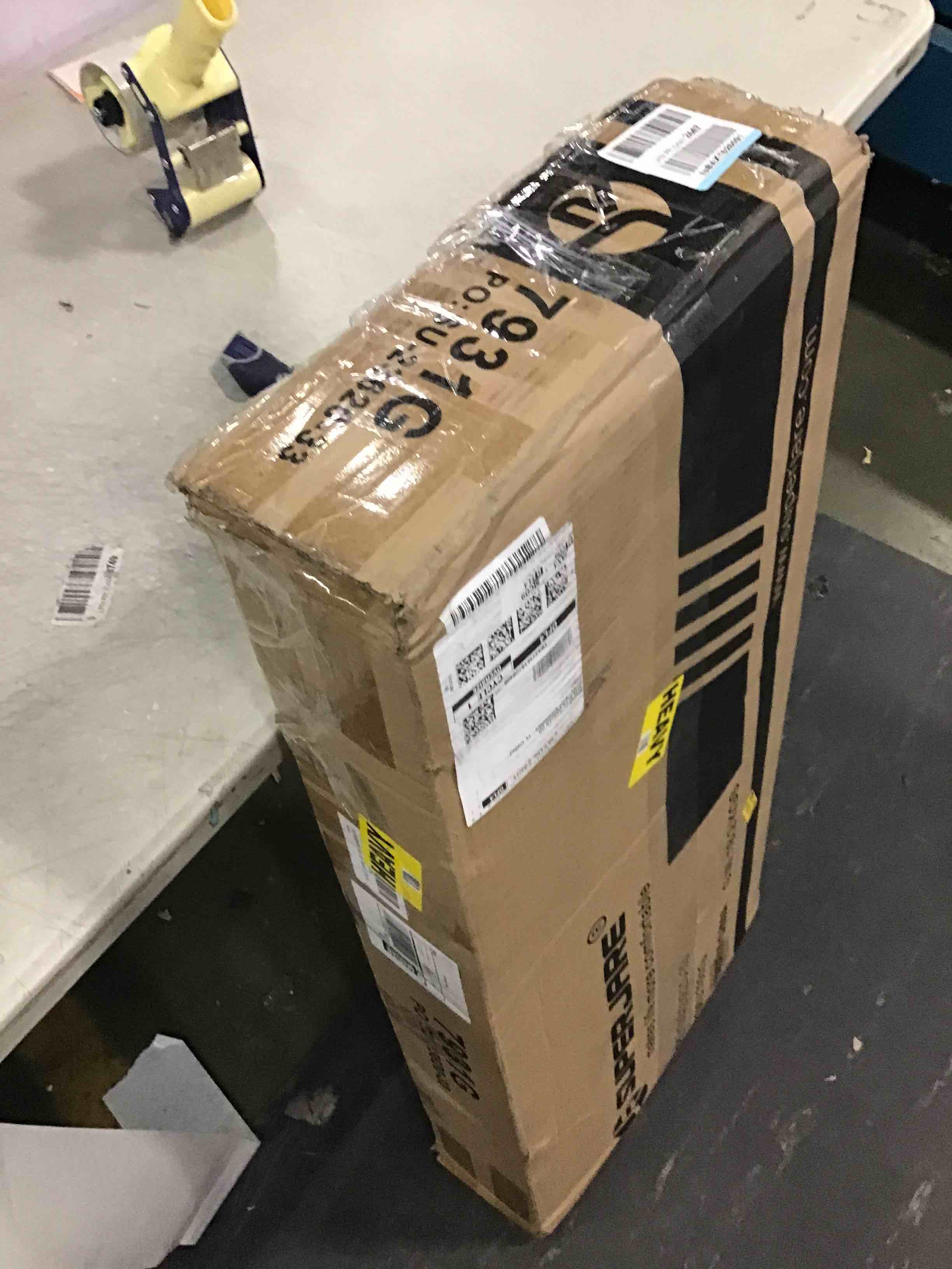 https://s3.amazonaws.com/lotting-images-prod/bidfta/BLU5963681_1709326920890.jpeg