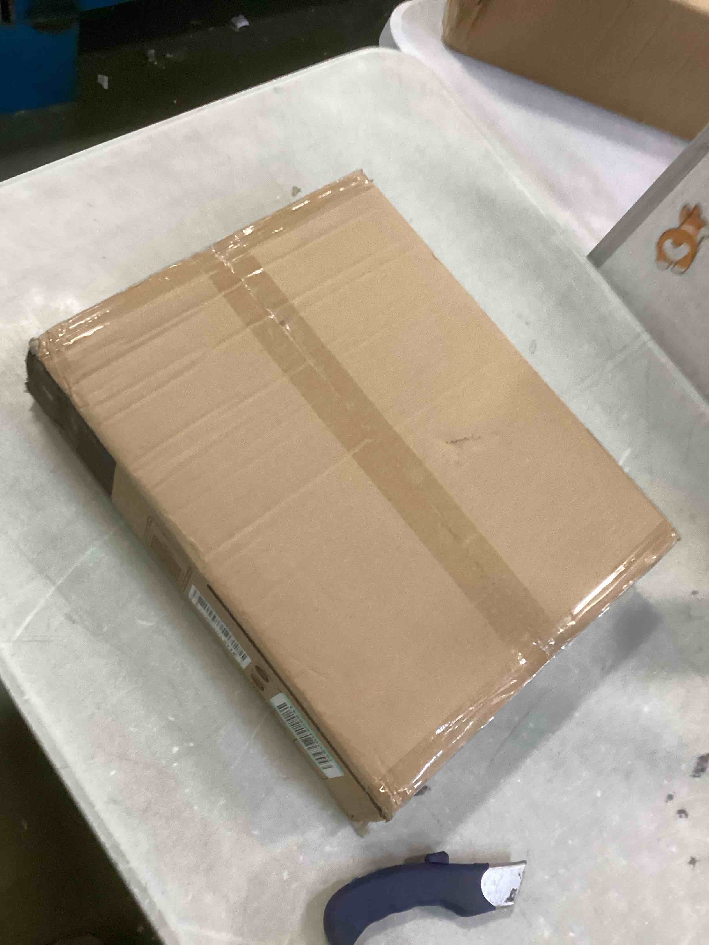 https://s3.amazonaws.com/lotting-images-prod/bidfta/BLU5963899_1709573751393.jpeg
