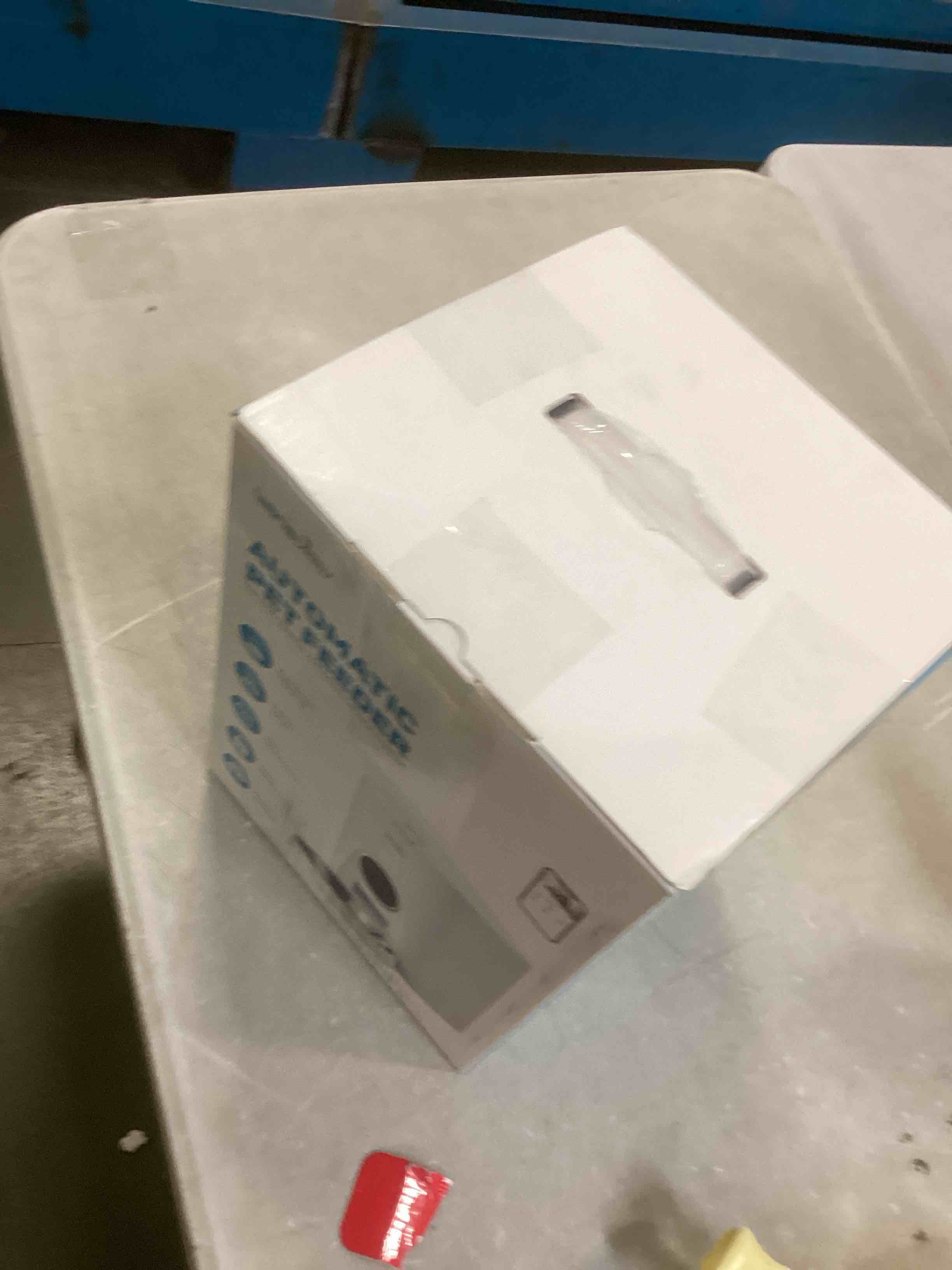 https://s3.amazonaws.com/lotting-images-prod/bidfta/BLU5963961_1709580918644.jpeg