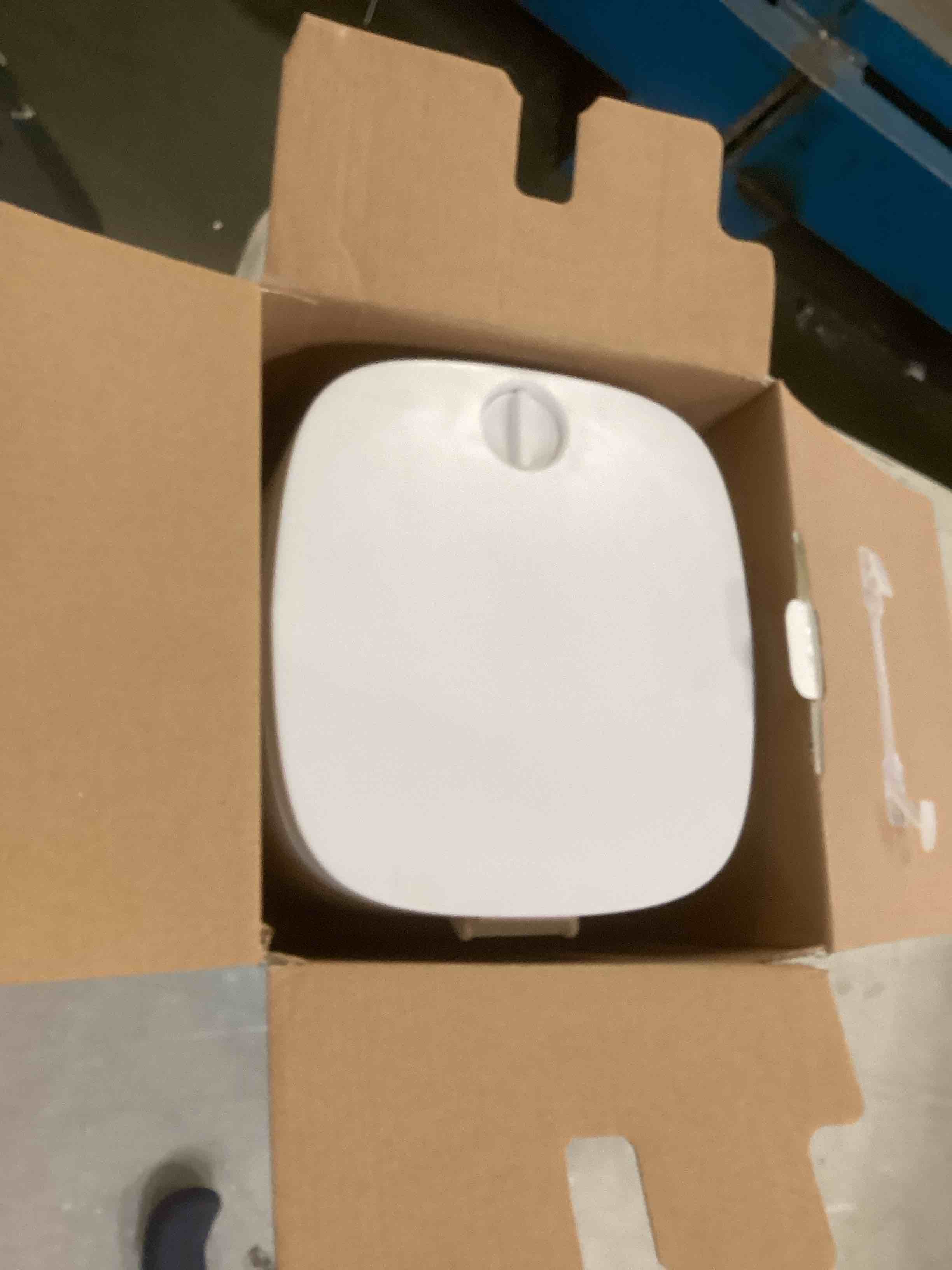https://s3.amazonaws.com/lotting-images-prod/bidfta/BLU5963961_1709580938497.jpeg