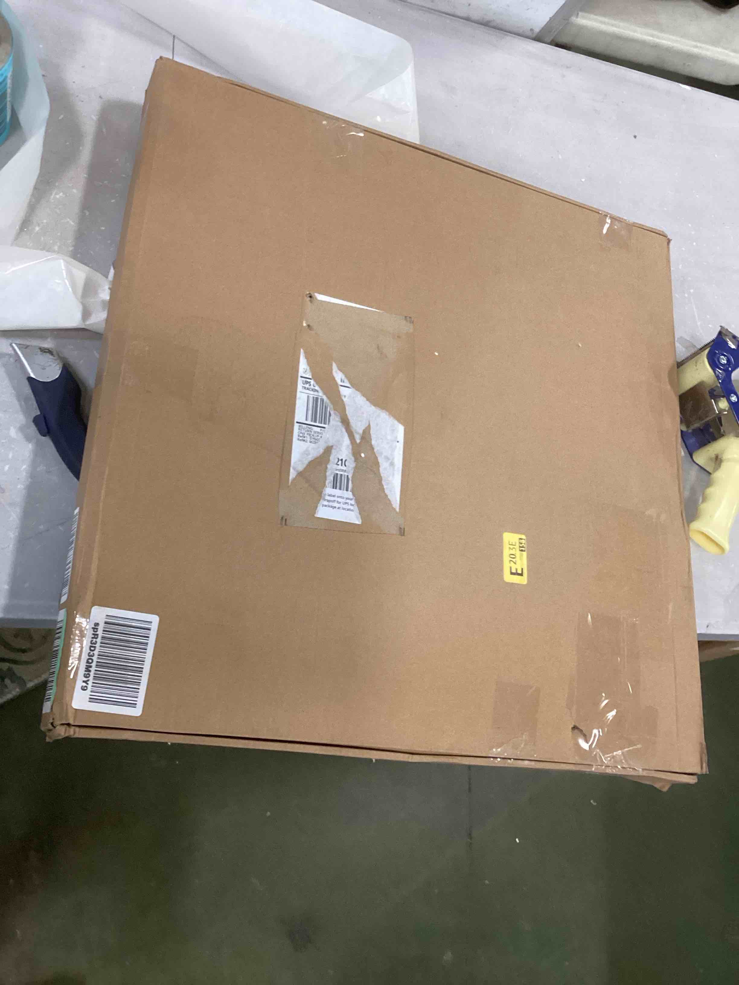 https://s3.amazonaws.com/lotting-images-prod/bidfta/BLU5964071_1709644196419.jpeg