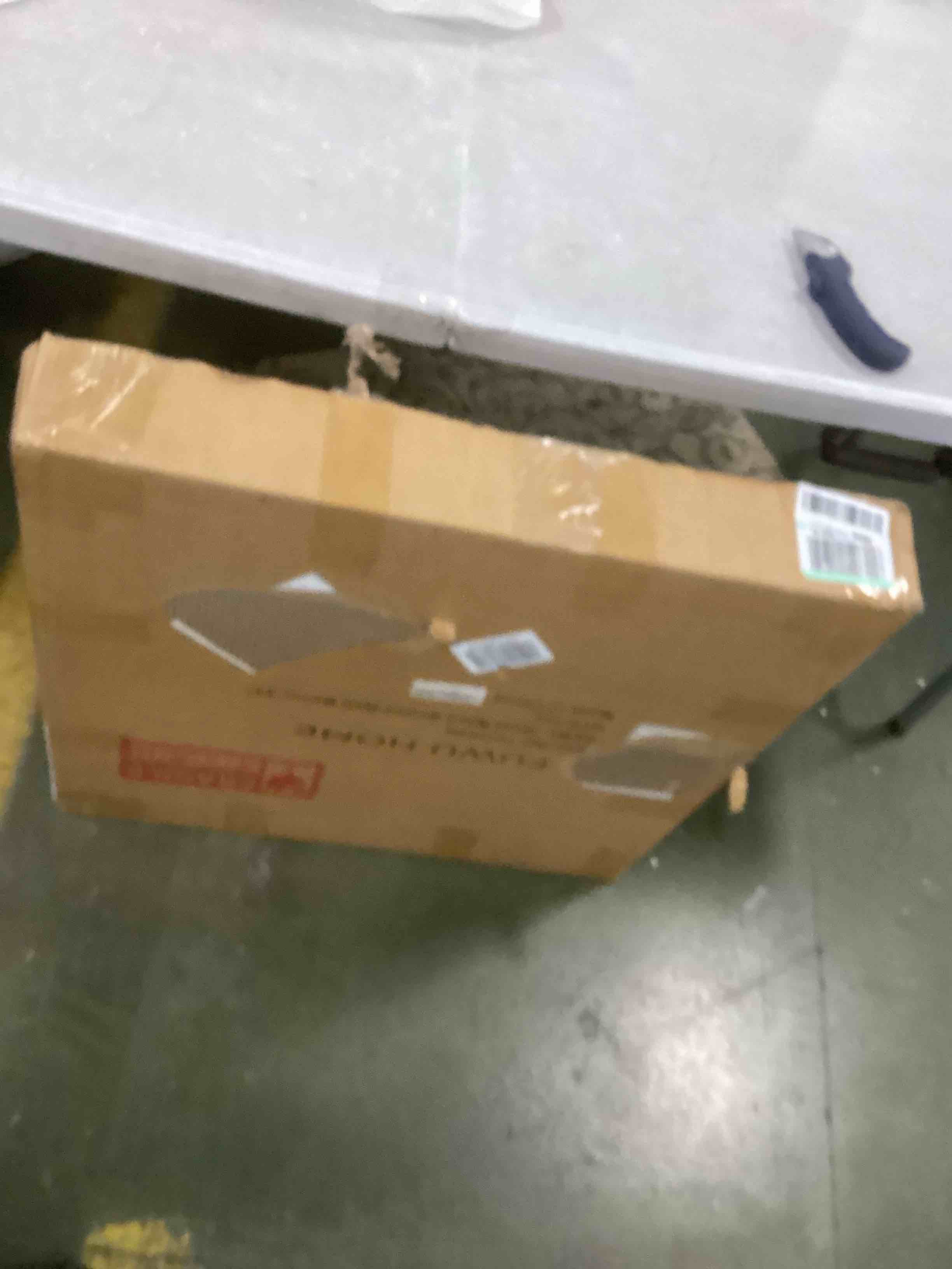 https://s3.amazonaws.com/lotting-images-prod/bidfta/BLU5964095_1709646296398.jpeg