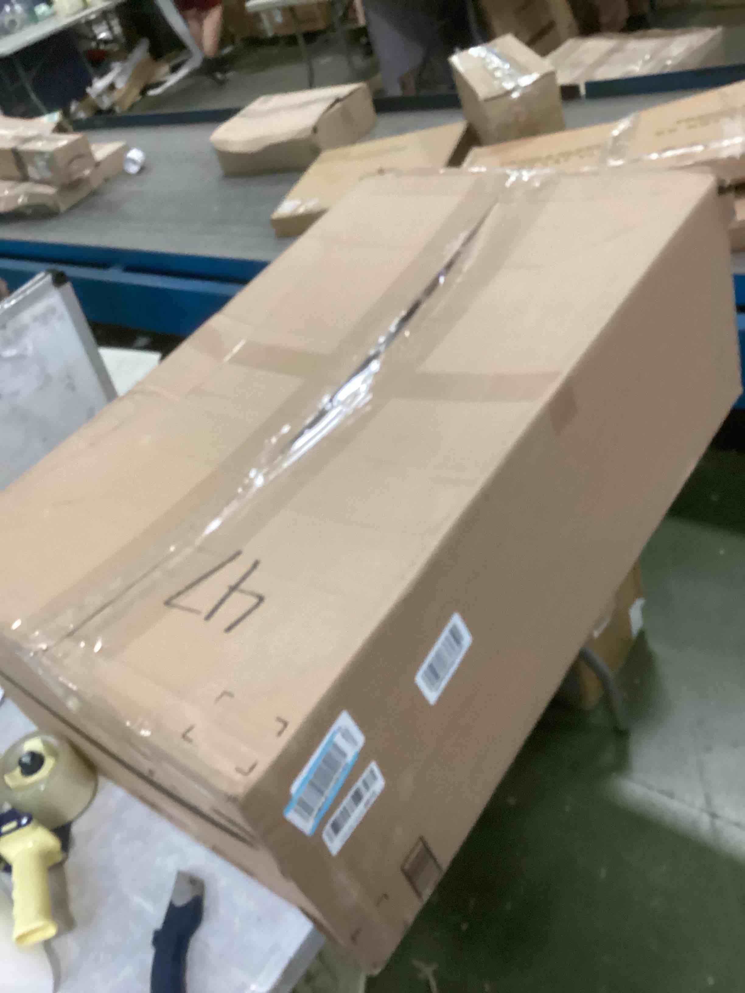 https://s3.amazonaws.com/lotting-images-prod/bidfta/BLU5964167_1709655932793.jpeg