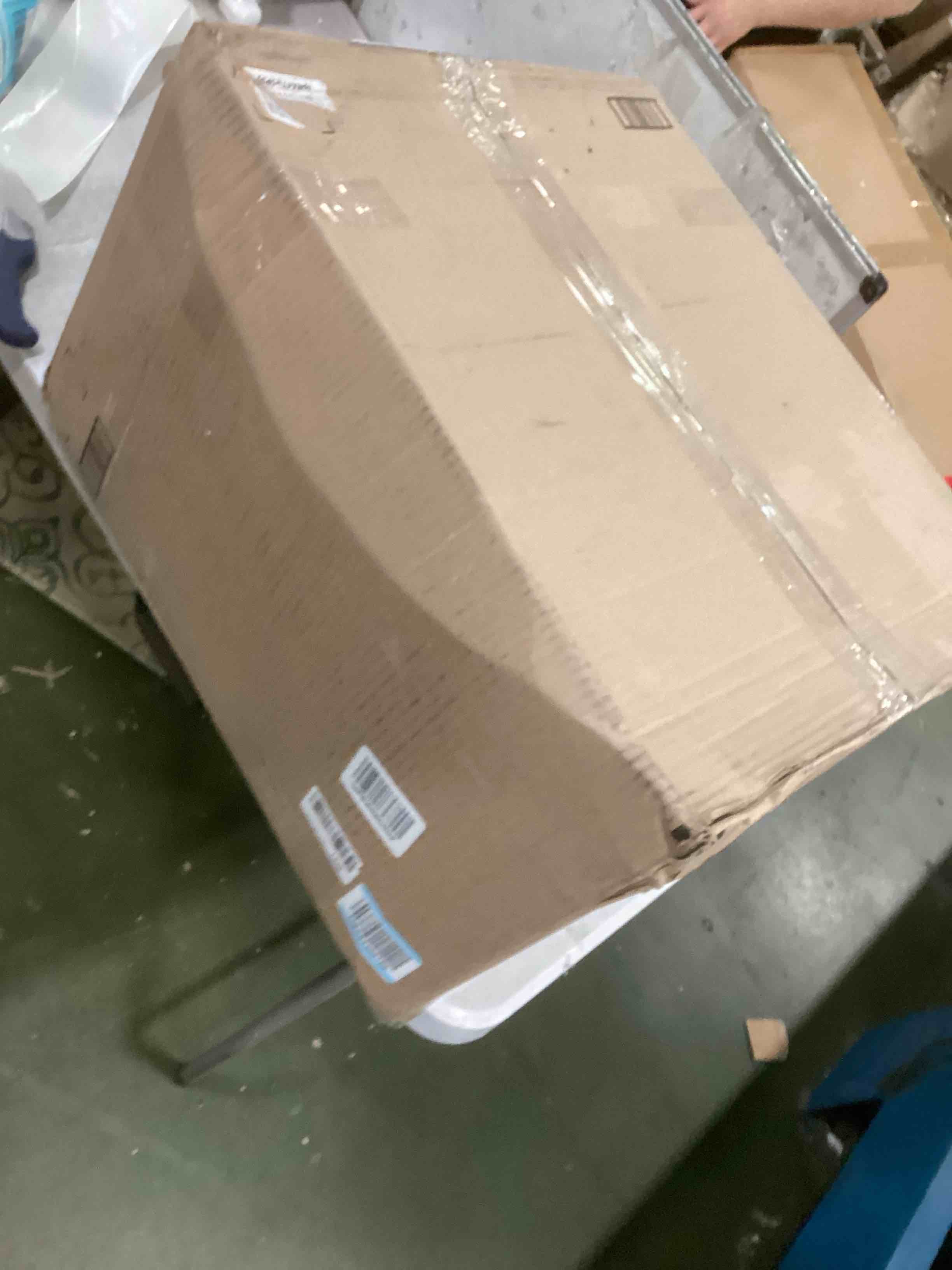 https://s3.amazonaws.com/lotting-images-prod/bidfta/BLU5964209_1709659407591.jpeg