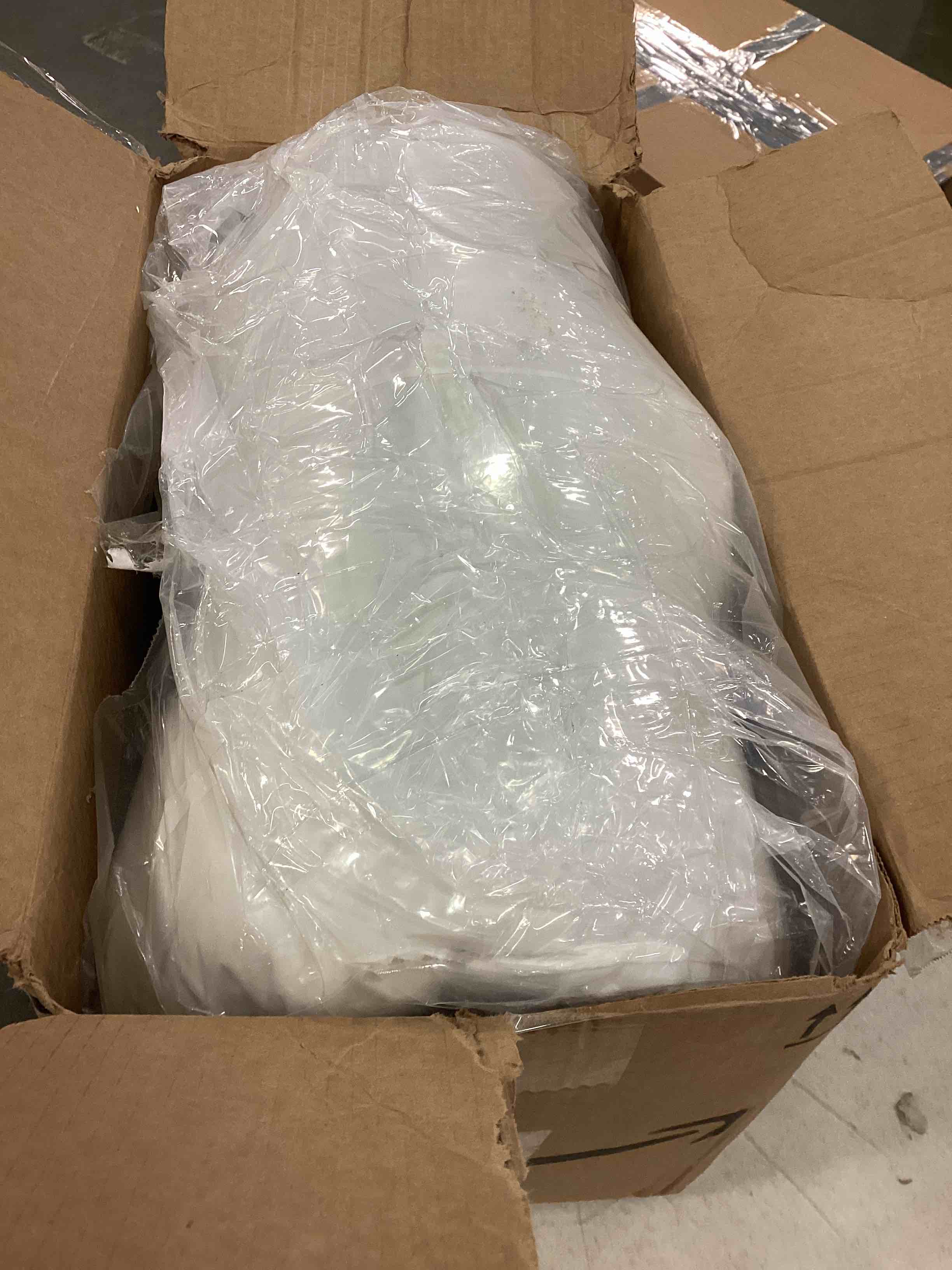 https://s3.amazonaws.com/lotting-images-prod/bidfta/BLU5964532_1708780060450.jpeg