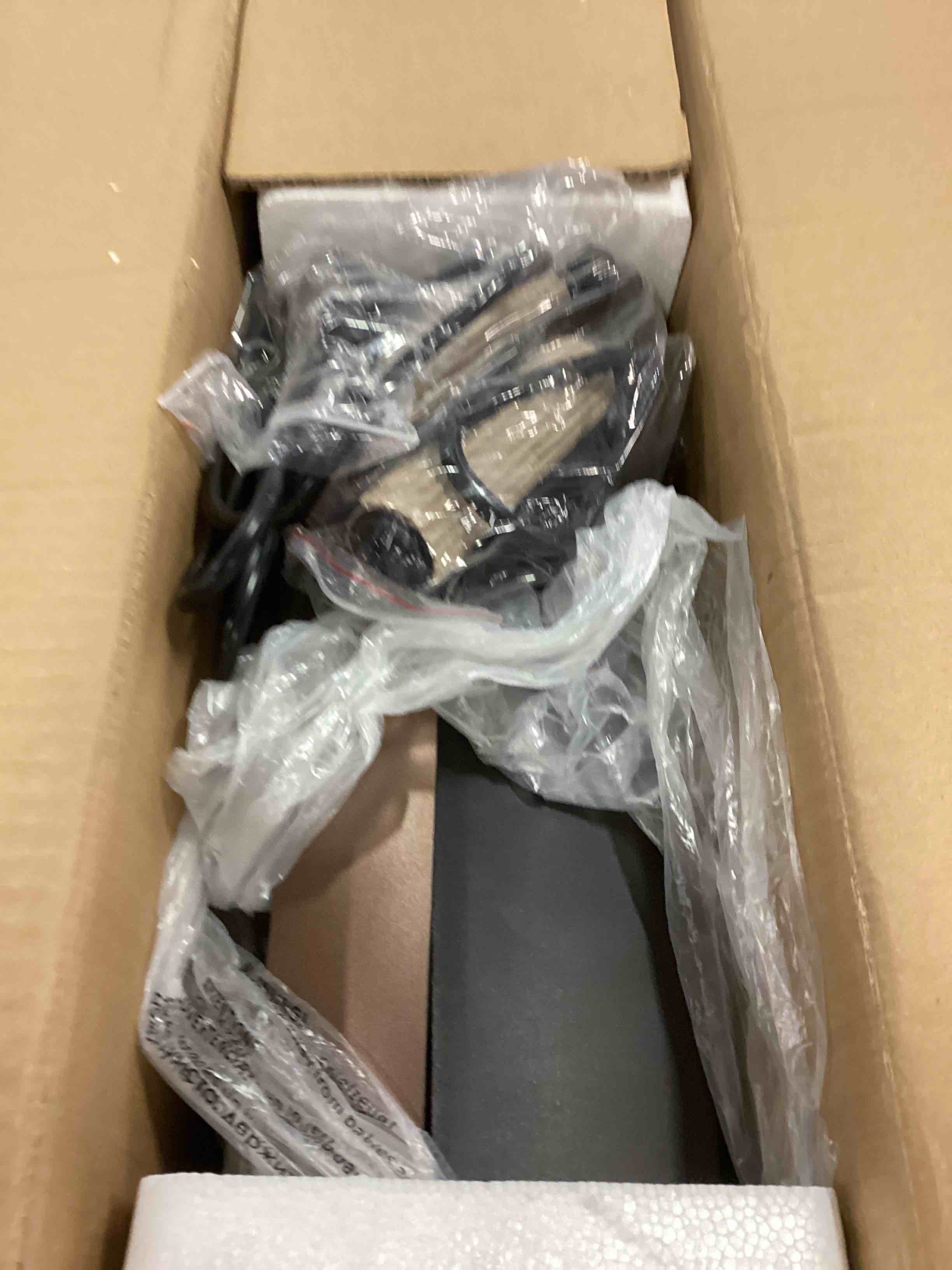 https://s3.amazonaws.com/lotting-images-prod/bidfta/BLU5964547_1708781356804.jpeg