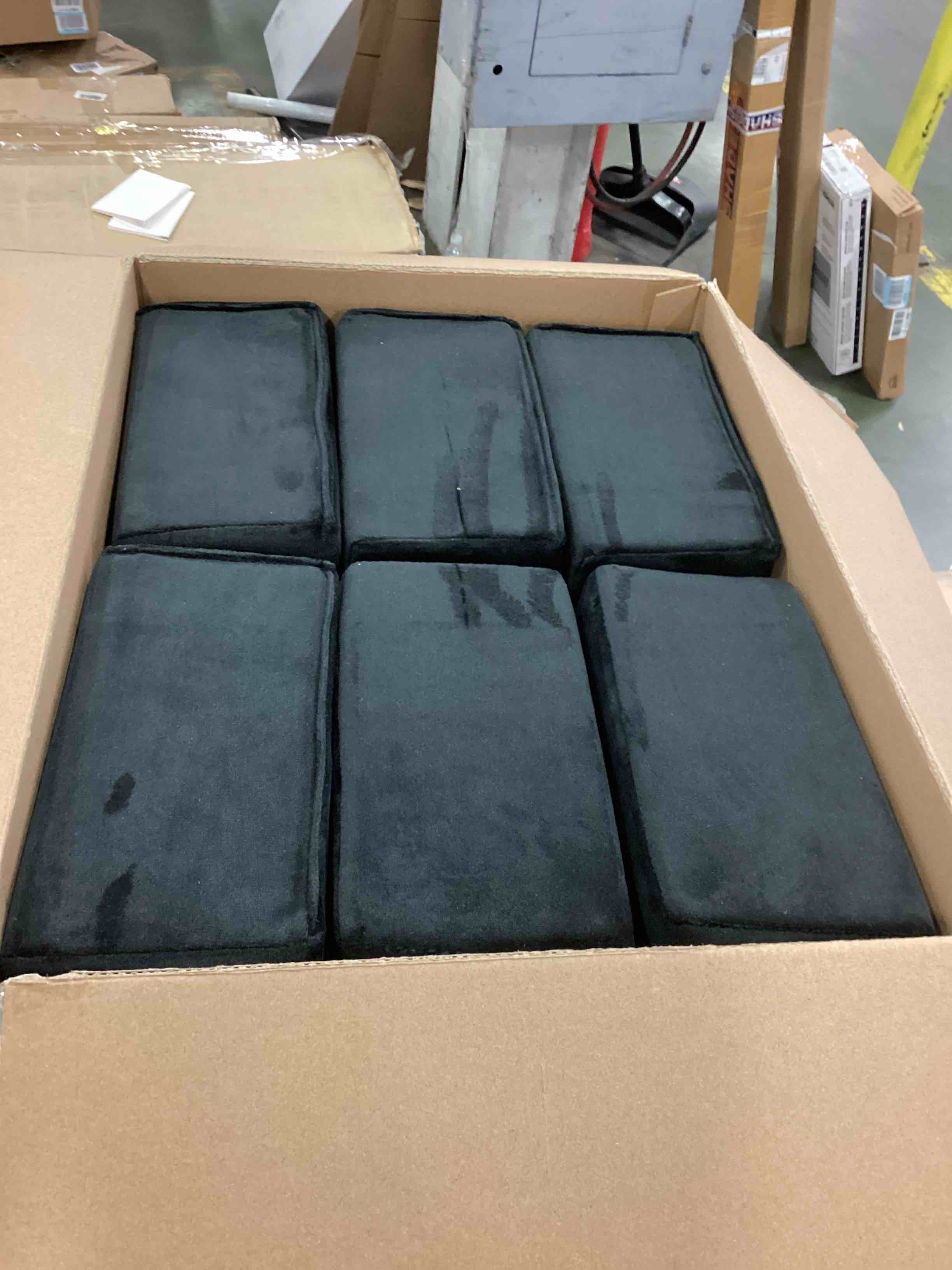 https://s3.amazonaws.com/lotting-images-prod/bidfta/BLU5964554_1708781736380.jpeg