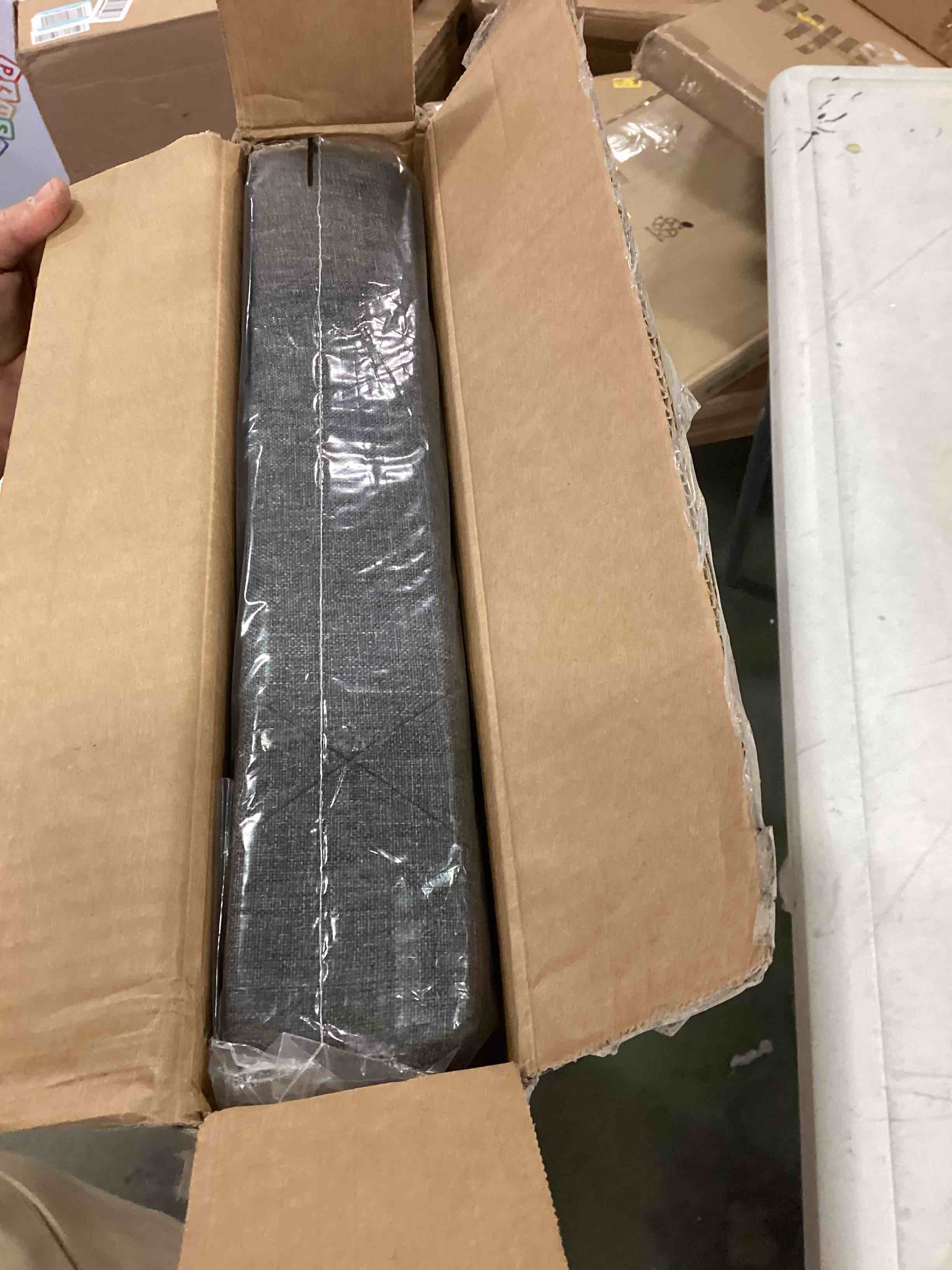 https://s3.amazonaws.com/lotting-images-prod/bidfta/BLU5964630_1708791295515.jpeg