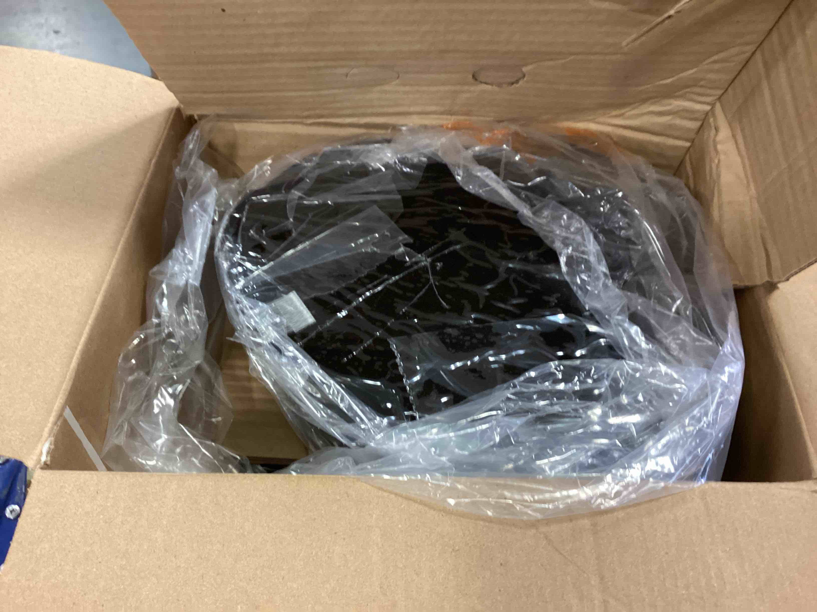 https://s3.amazonaws.com/lotting-images-prod/bidfta/BLU5964661_1708794977366.jpeg