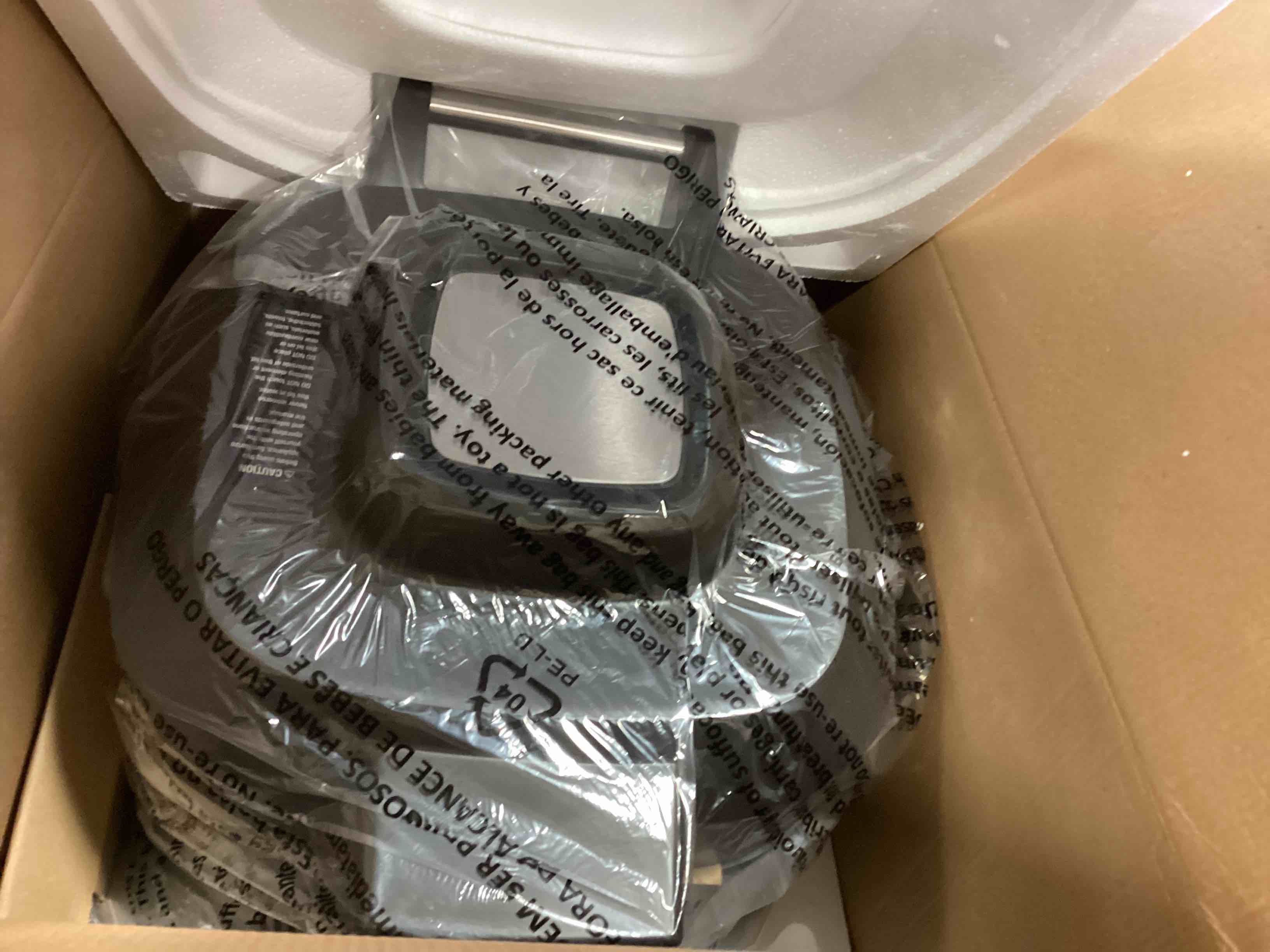 https://s3.amazonaws.com/lotting-images-prod/bidfta/BLU5964671_1708795723212.jpeg